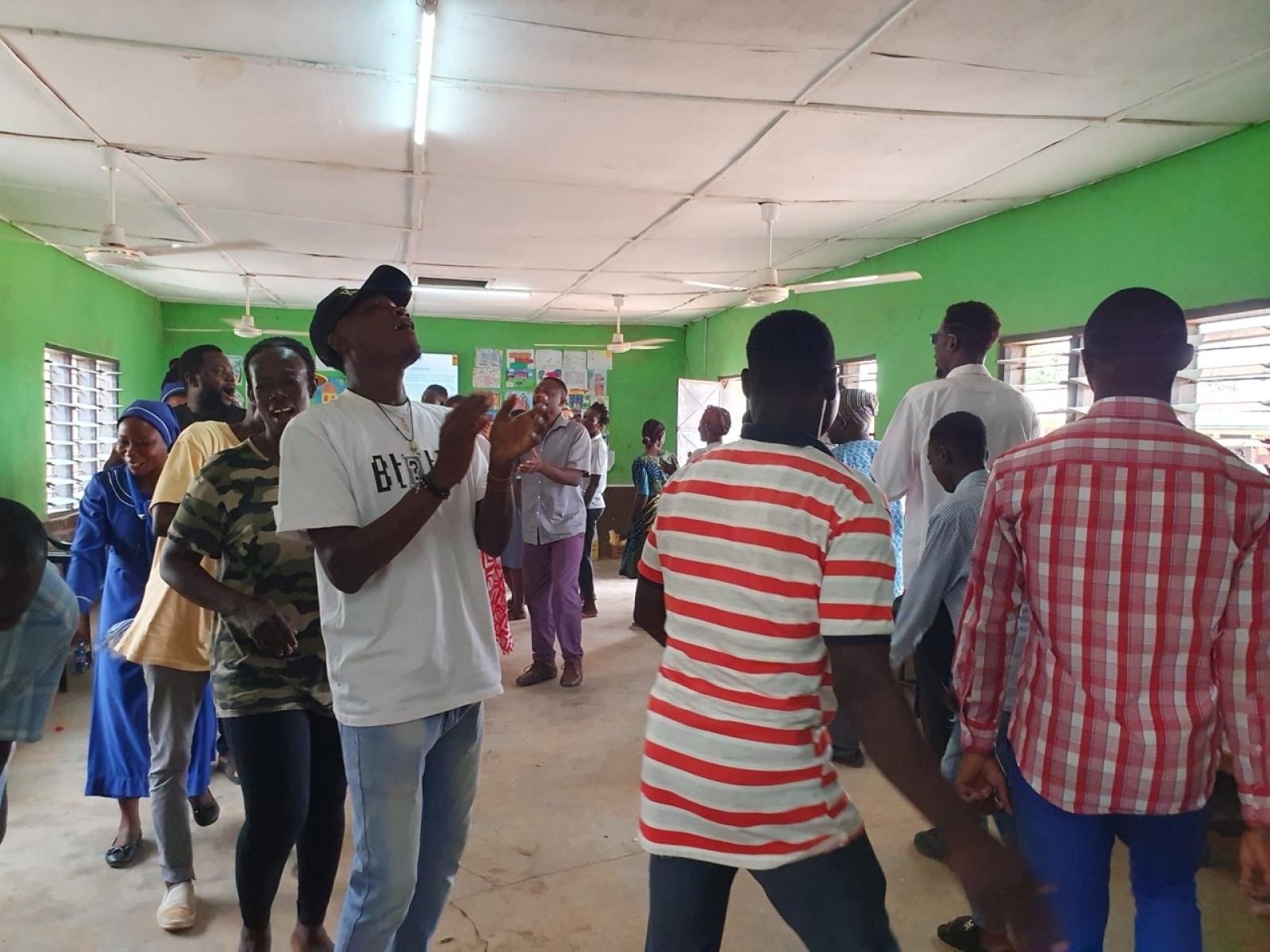 Zdjęcie w galerii na portalu naszraciborz.pl: Afrykański świt edukacji – pomoc, która ma twarz dziecka wiadomości z regionu