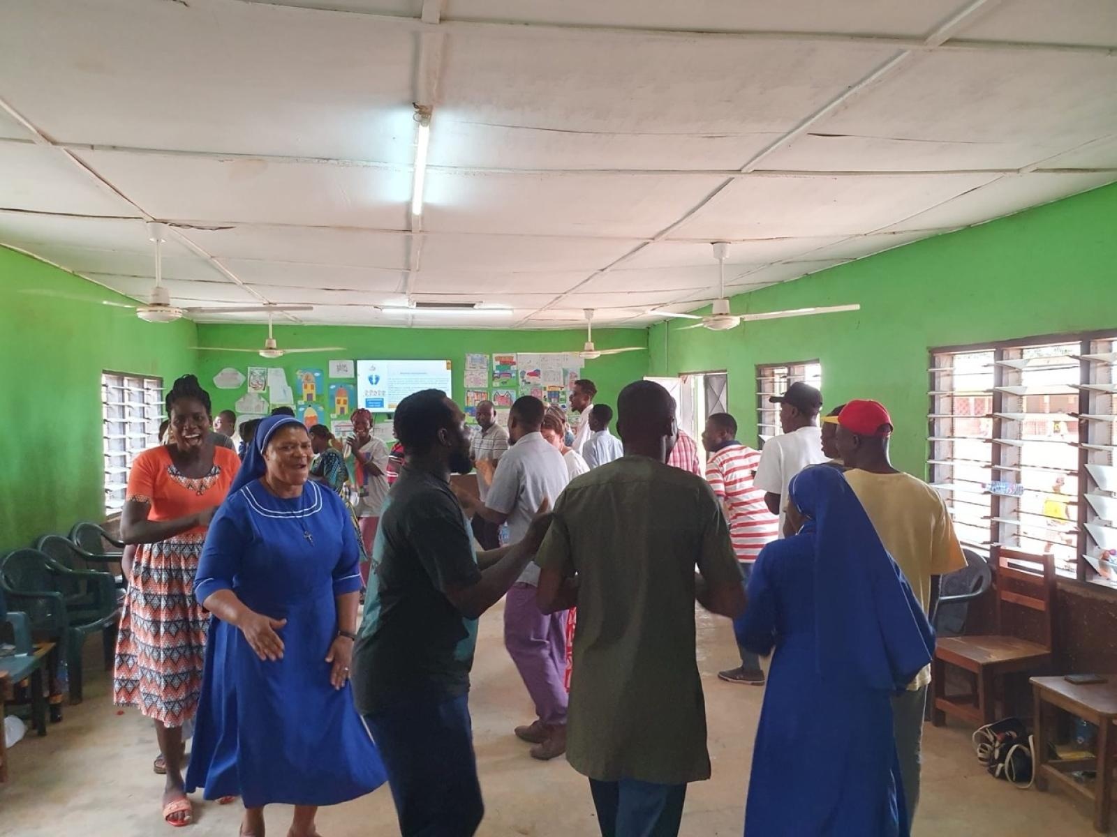 Zdjęcie w galerii na portalu naszraciborz.pl: Afrykański świt edukacji – pomoc, która ma twarz dziecka wiadomości z regionu