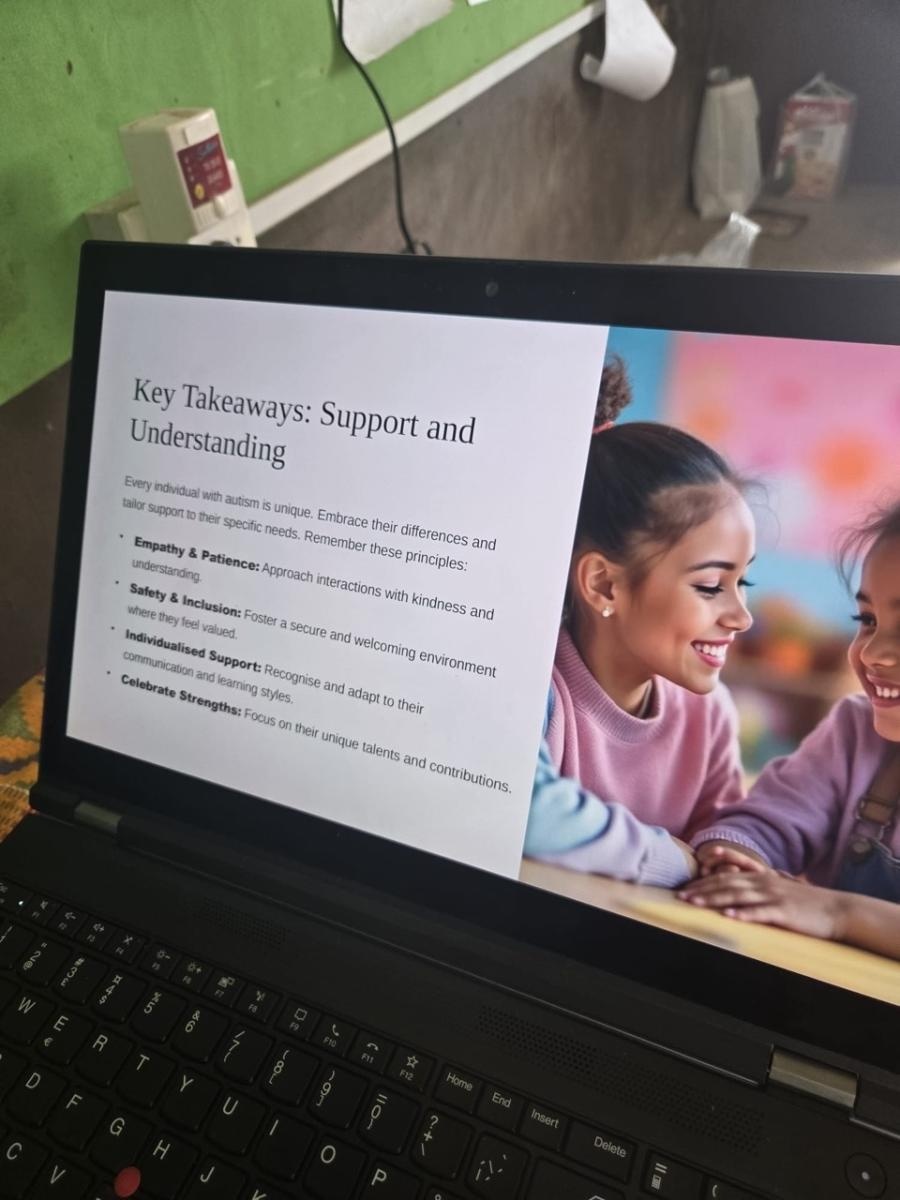 Zdjęcie w galerii na portalu naszraciborz.pl: Afrykański świt edukacji – pomoc, która ma twarz dziecka wiadomości z regionu