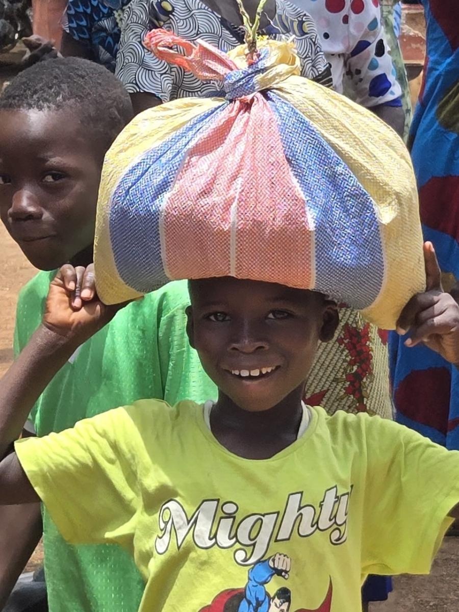 Zdjęcie w galerii na portalu naszraciborz.pl: Afrykański świt edukacji – pomoc, która ma twarz dziecka wiadomości z regionu