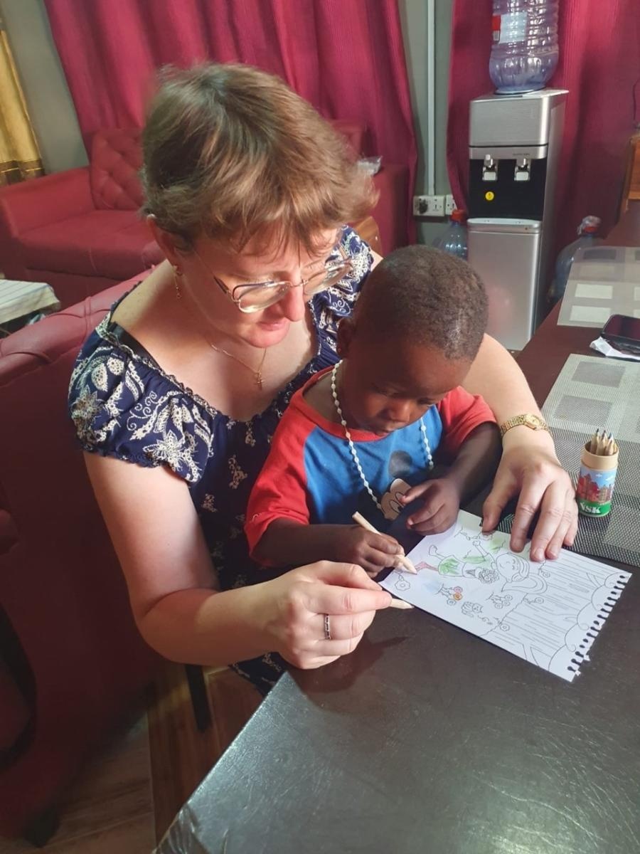 Zdjęcie w galerii na portalu naszraciborz.pl: Afrykański świt edukacji – pomoc, która ma twarz dziecka wiadomości z regionu