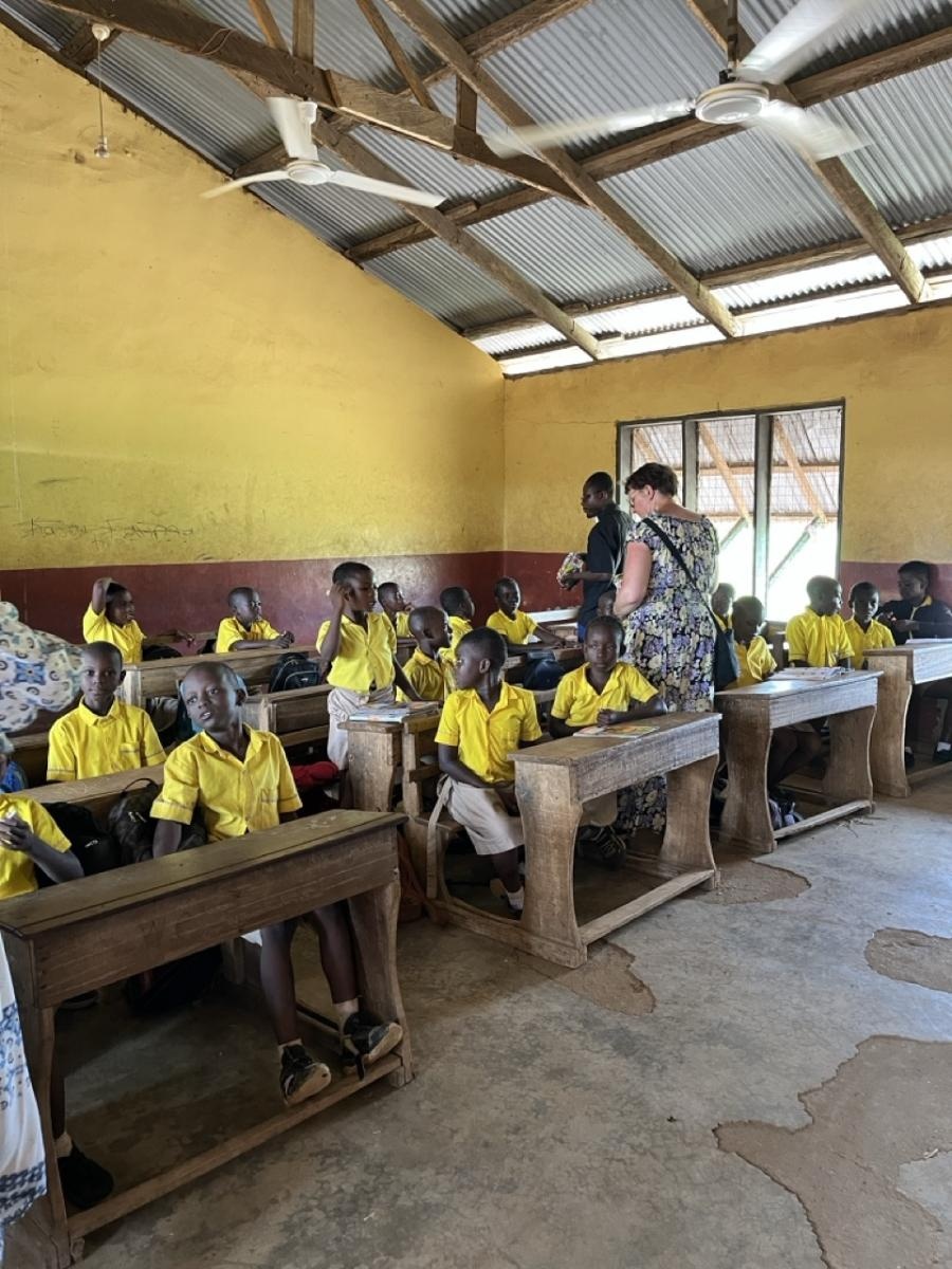 Zdjęcie w galerii na portalu naszraciborz.pl: Afrykański świt edukacji – pomoc, która ma twarz dziecka wiadomości z regionu