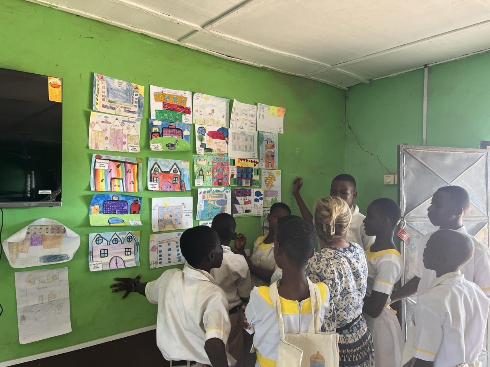 Zdjęcie w galerii na portalu naszraciborz.pl: Afrykański świt edukacji – pomoc, która ma twarz dziecka wiadomości z regionu