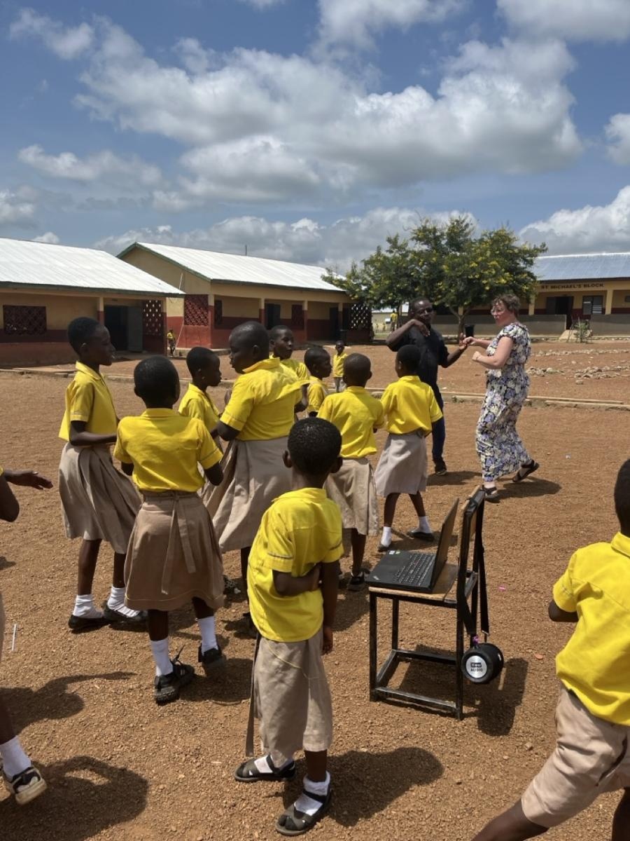 Zdjęcie w galerii na portalu naszraciborz.pl: Afrykański świt edukacji – pomoc, która ma twarz dziecka wiadomości z regionu