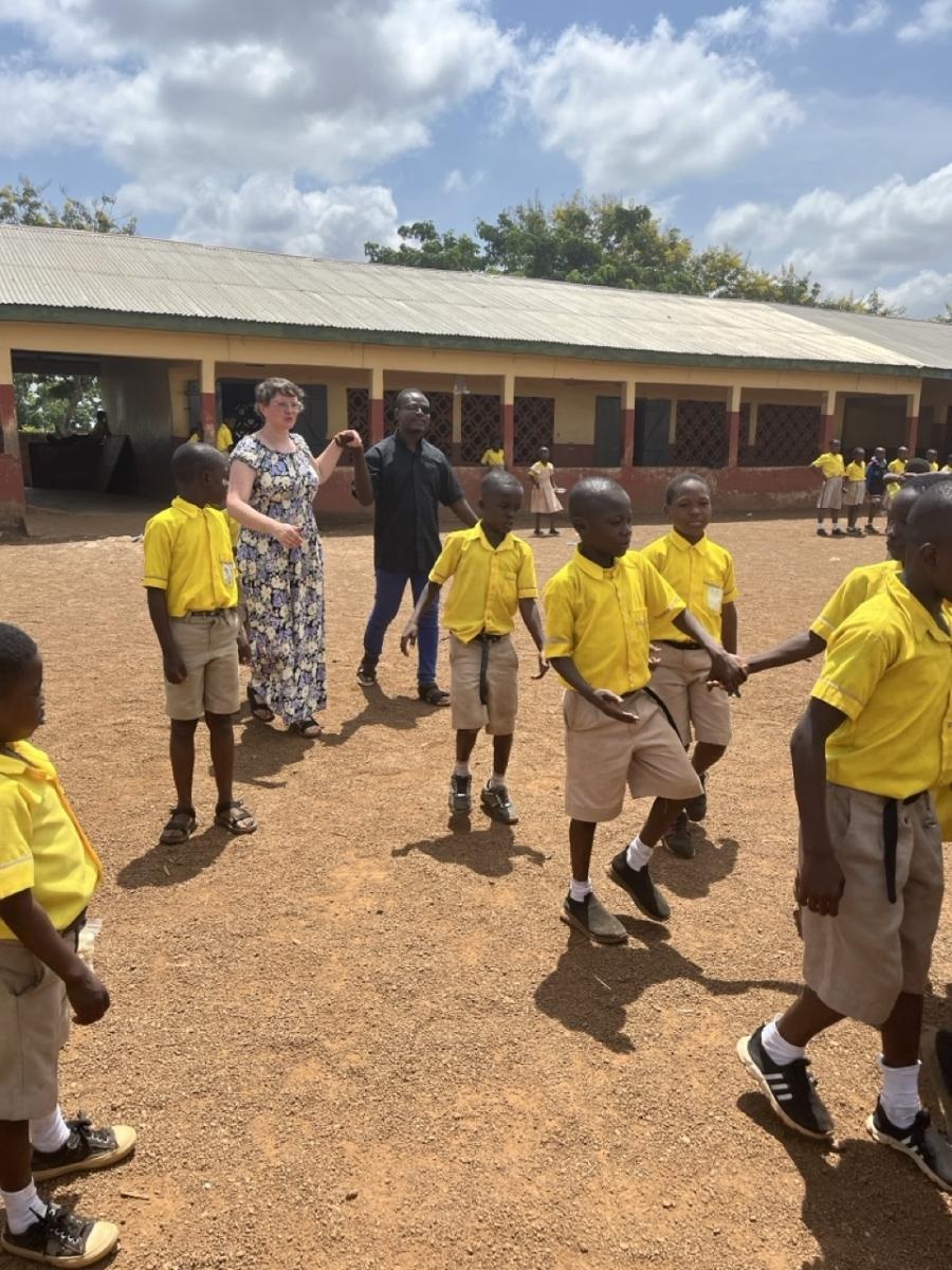 Zdjęcie w galerii na portalu naszraciborz.pl: Afrykański świt edukacji – pomoc, która ma twarz dziecka wiadomości z regionu
