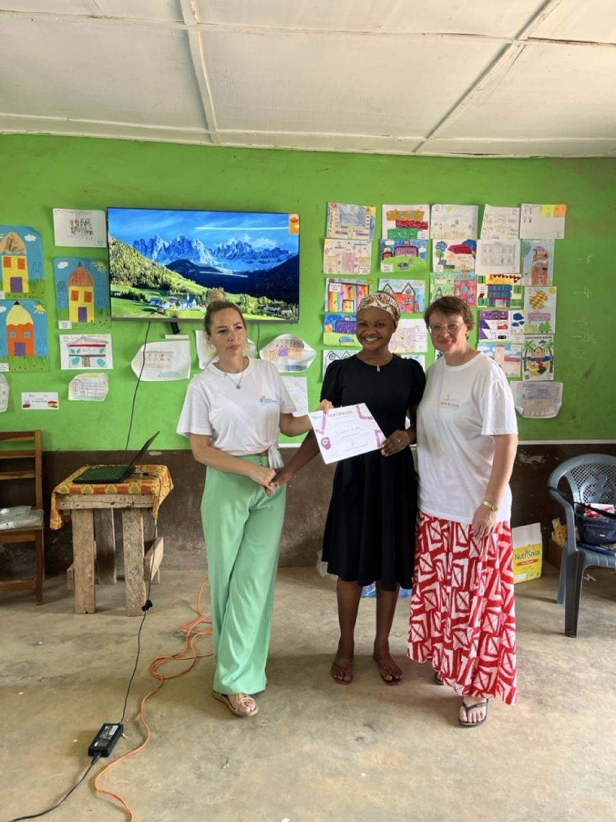 Zdjęcie w galerii na portalu naszraciborz.pl: Afrykański świt edukacji – pomoc, która ma twarz dziecka wiadomości z regionu