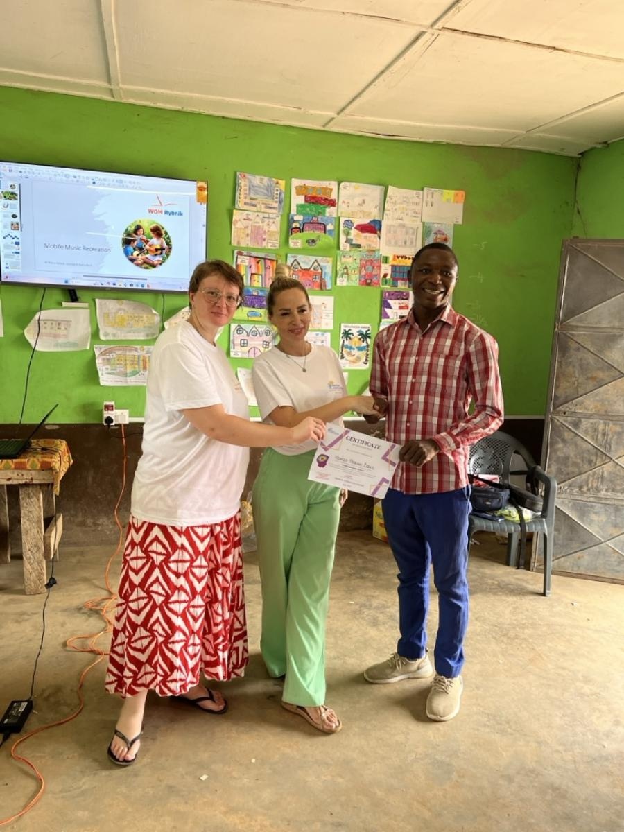 Zdjęcie w galerii na portalu naszraciborz.pl: Afrykański świt edukacji – pomoc, która ma twarz dziecka wiadomości z regionu