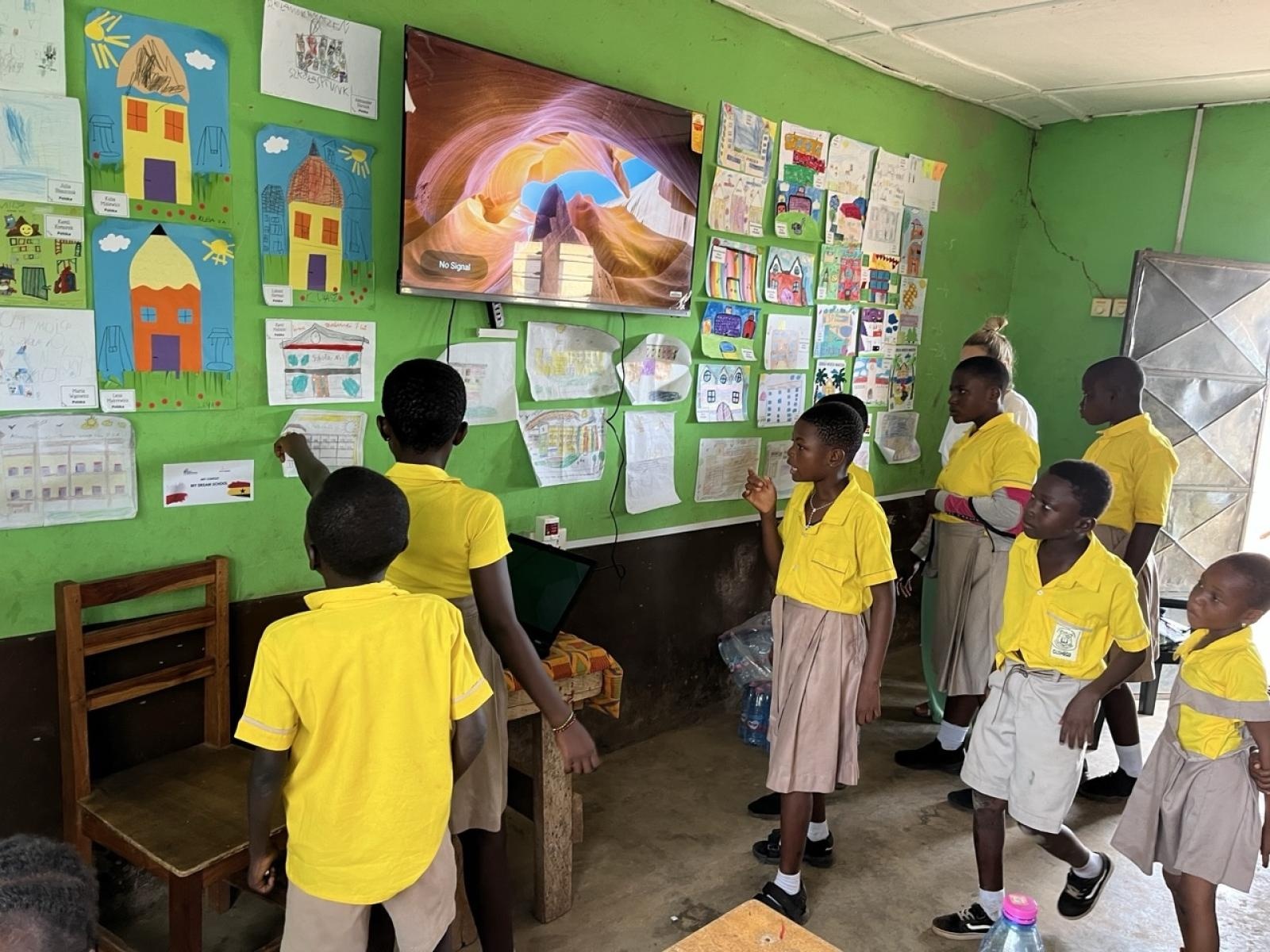 Zdjęcie w galerii na portalu naszraciborz.pl: Afrykański świt edukacji – pomoc, która ma twarz dziecka wiadomości z regionu