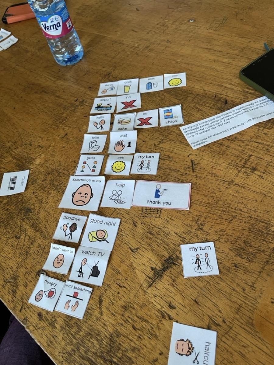 Zdjęcie w galerii na portalu naszraciborz.pl: Afrykański świt edukacji – pomoc, która ma twarz dziecka wiadomości z regionu