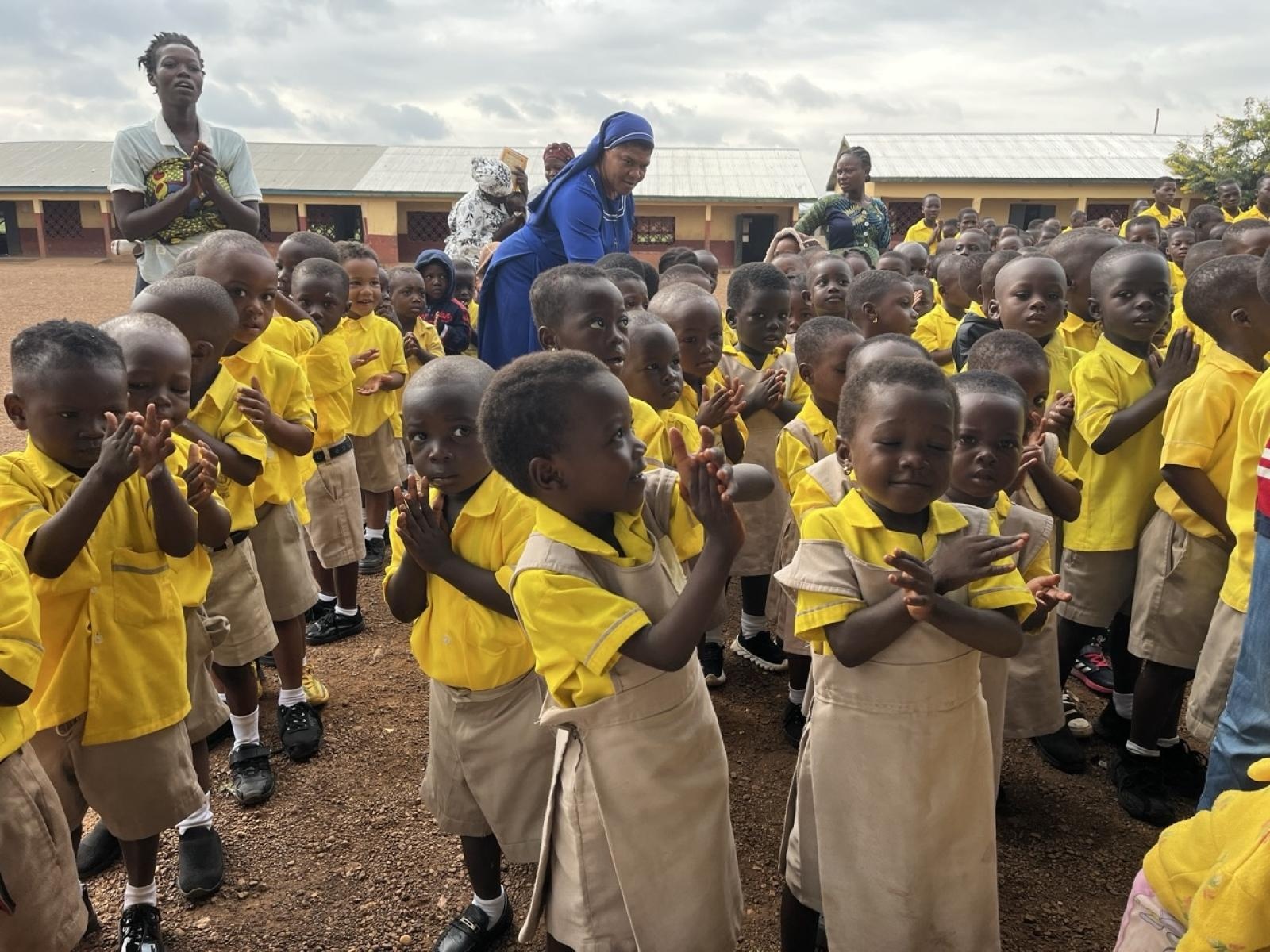 Zdjęcie w galerii na portalu naszraciborz.pl: Afrykański świt edukacji – pomoc, która ma twarz dziecka wiadomości z regionu