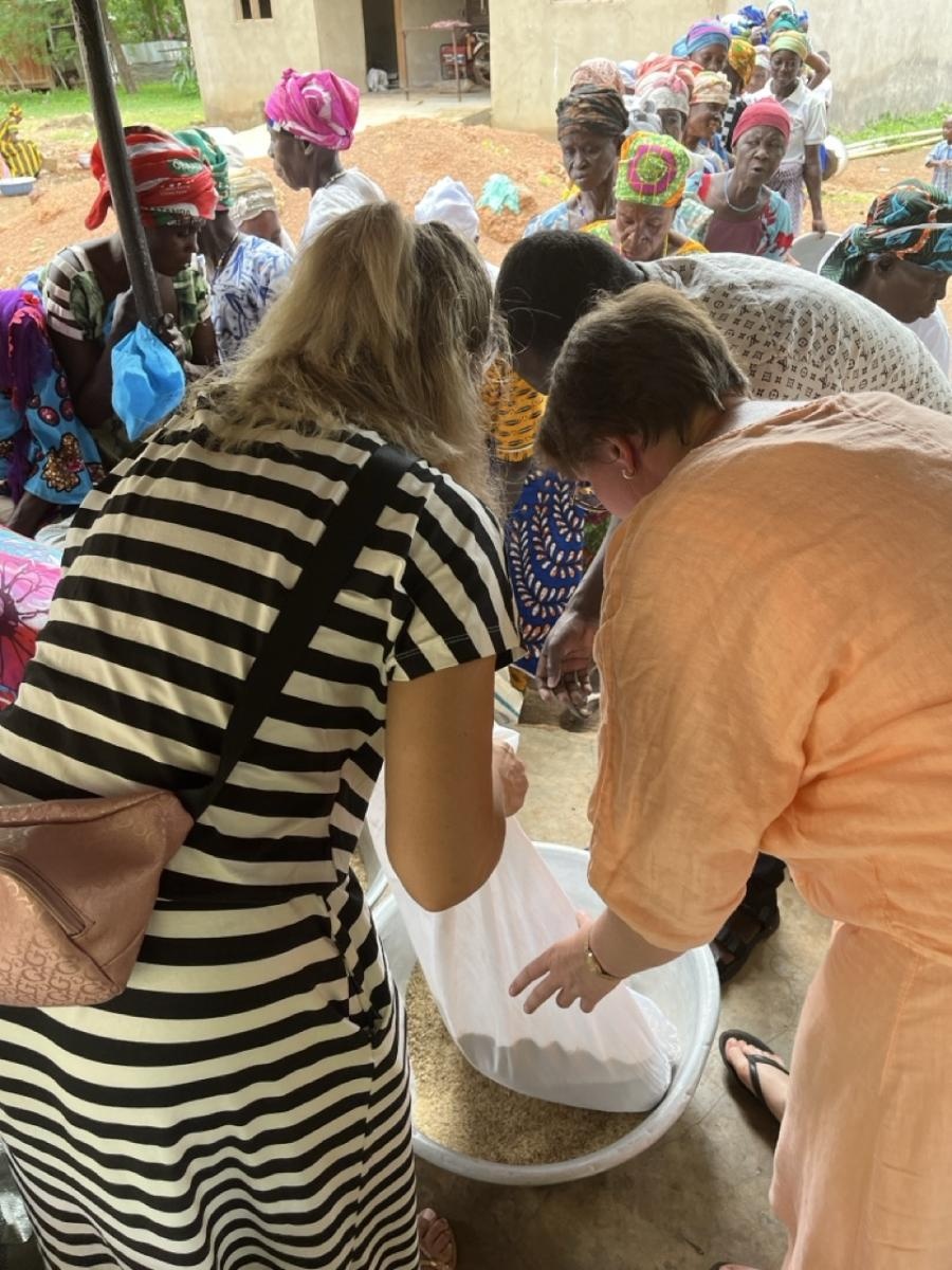 Zdjęcie w galerii na portalu naszraciborz.pl: Afrykański świt edukacji – pomoc, która ma twarz dziecka wiadomości z regionu