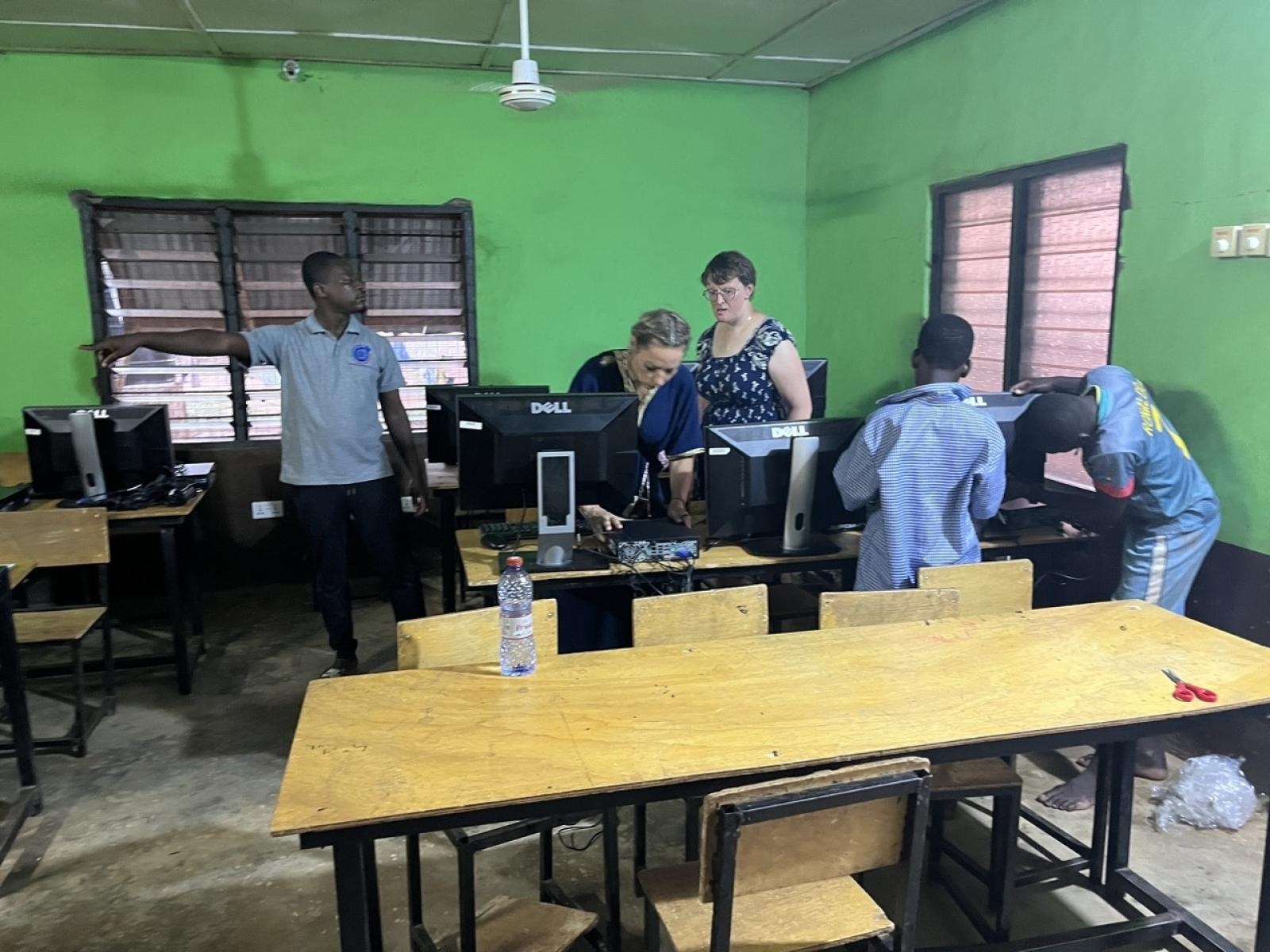 Zdjęcie w galerii na portalu naszraciborz.pl: Afrykański świt edukacji – pomoc, która ma twarz dziecka wiadomości z regionu