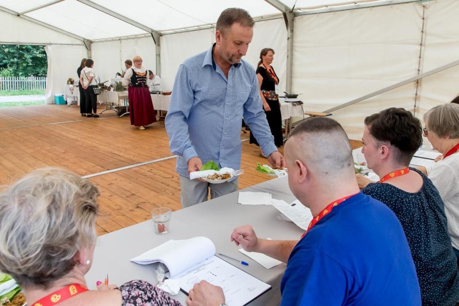 Zdjęcie w galerii na portalu naszraciborz.pl: Borucin z wyróżnieniem! Świński móżdżek z Zagrody na pograniczu doceniony w konkursie kulinarnym wiadomości z regionu