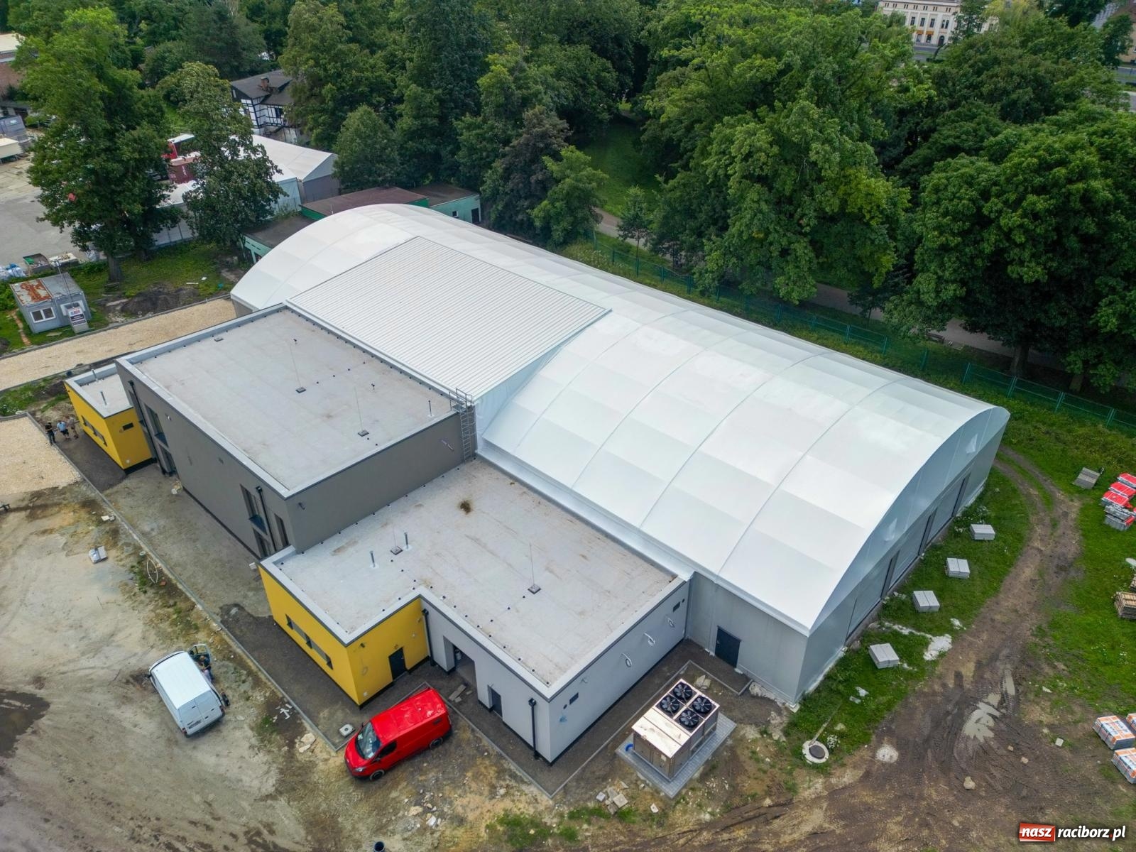 Zdjęcie w galerii na portalu naszraciborz.pl: Otwarcie lodowiska Piastor w Raciborzu – weekend pełen atrakcji na tafli [CENNIK] wiadomości z regionu