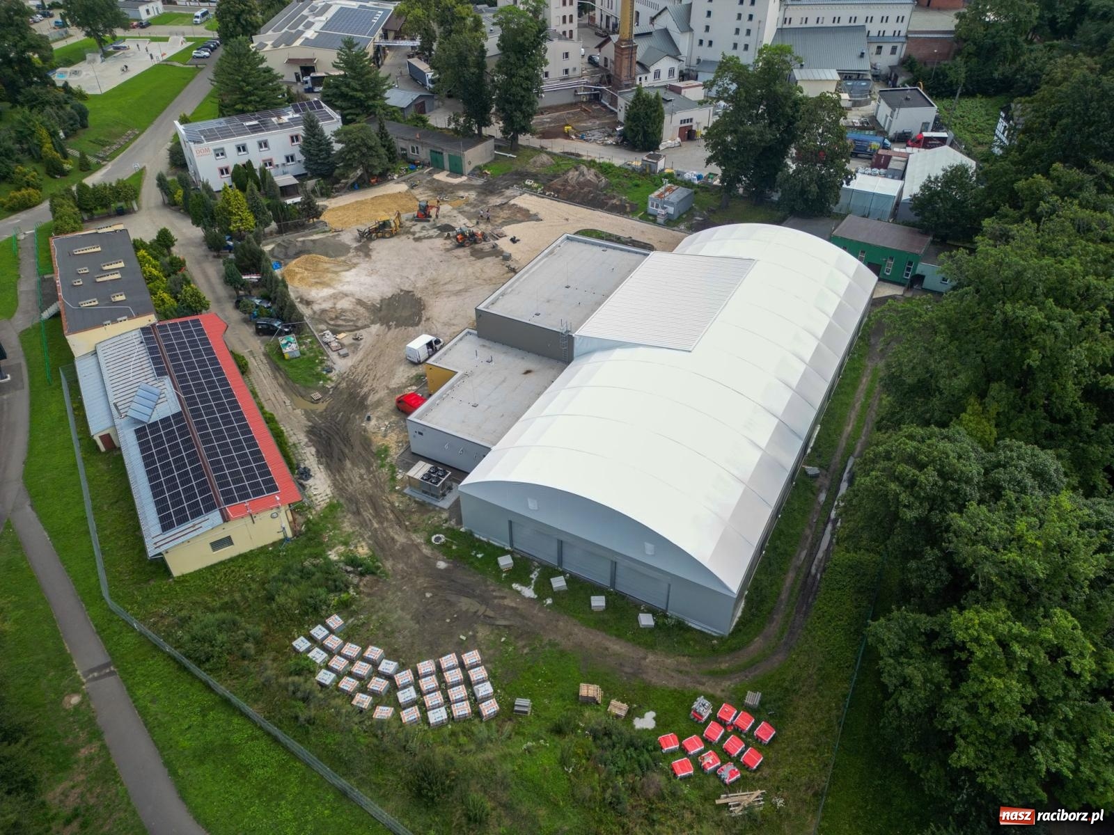 Zdjęcie w galerii na portalu naszraciborz.pl: Otwarcie lodowiska Piastor w Raciborzu – weekend pełen atrakcji na tafli [CENNIK] wiadomości z regionu