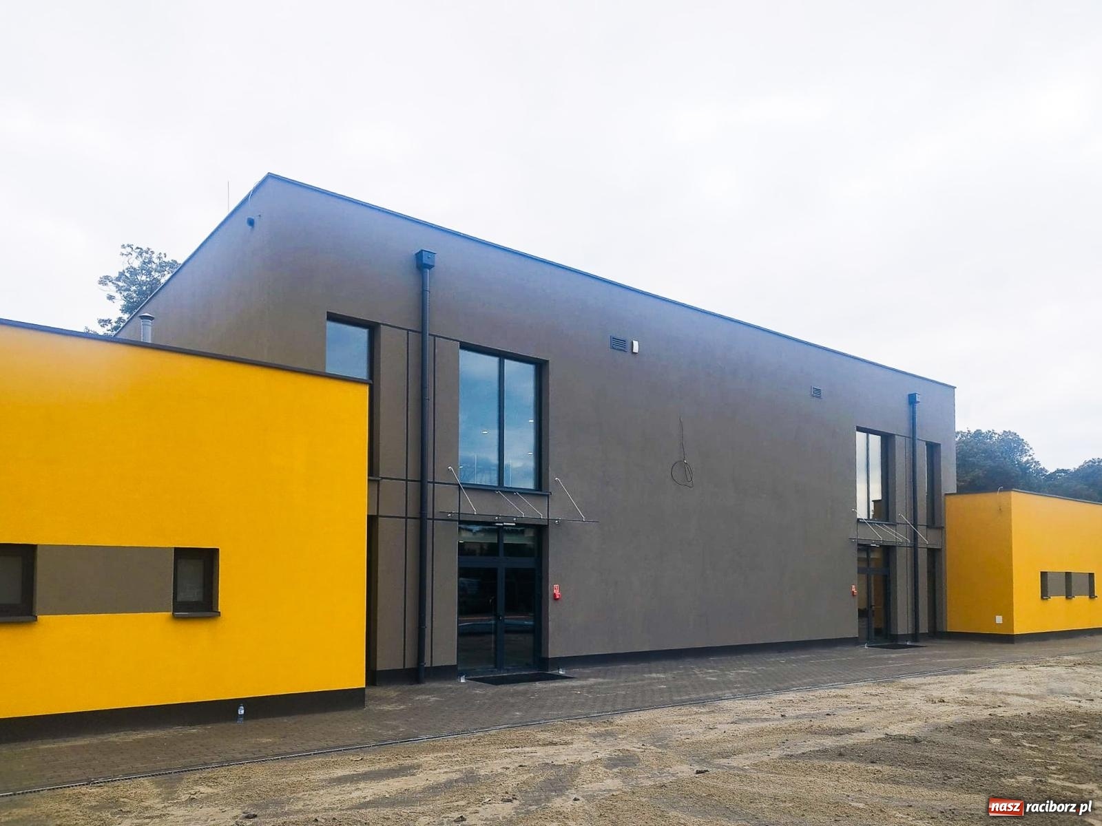 Zdjęcie w galerii na portalu naszraciborz.pl: Otwarcie lodowiska Piastor w Raciborzu – weekend pełen atrakcji na tafli [CENNIK] wiadomości z regionu