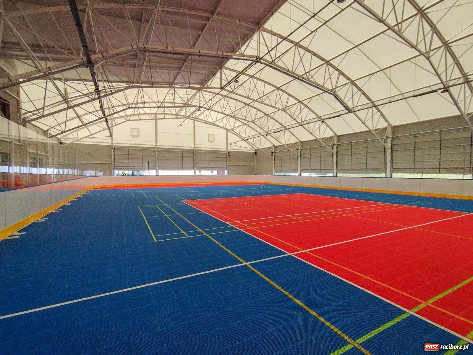 Zdjęcie w galerii na portalu naszraciborz.pl: Otwarcie lodowiska Piastor w Raciborzu – weekend pełen atrakcji na tafli [CENNIK] wiadomości z regionu