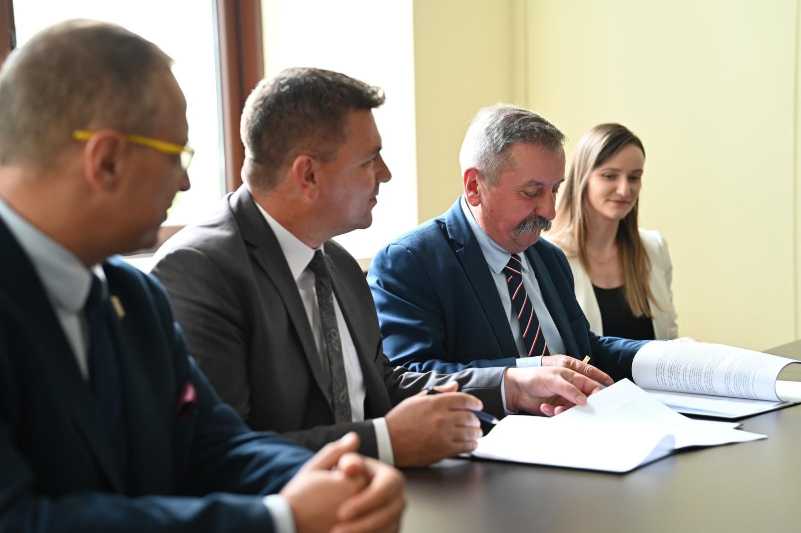 Zdjęcie w galerii na portalu naszraciborz.pl: Termomodernizacja szkół w Gminie Rudnik z dofinansowaniem z Krajowego Planu Odbudowy wiadomości z regionu