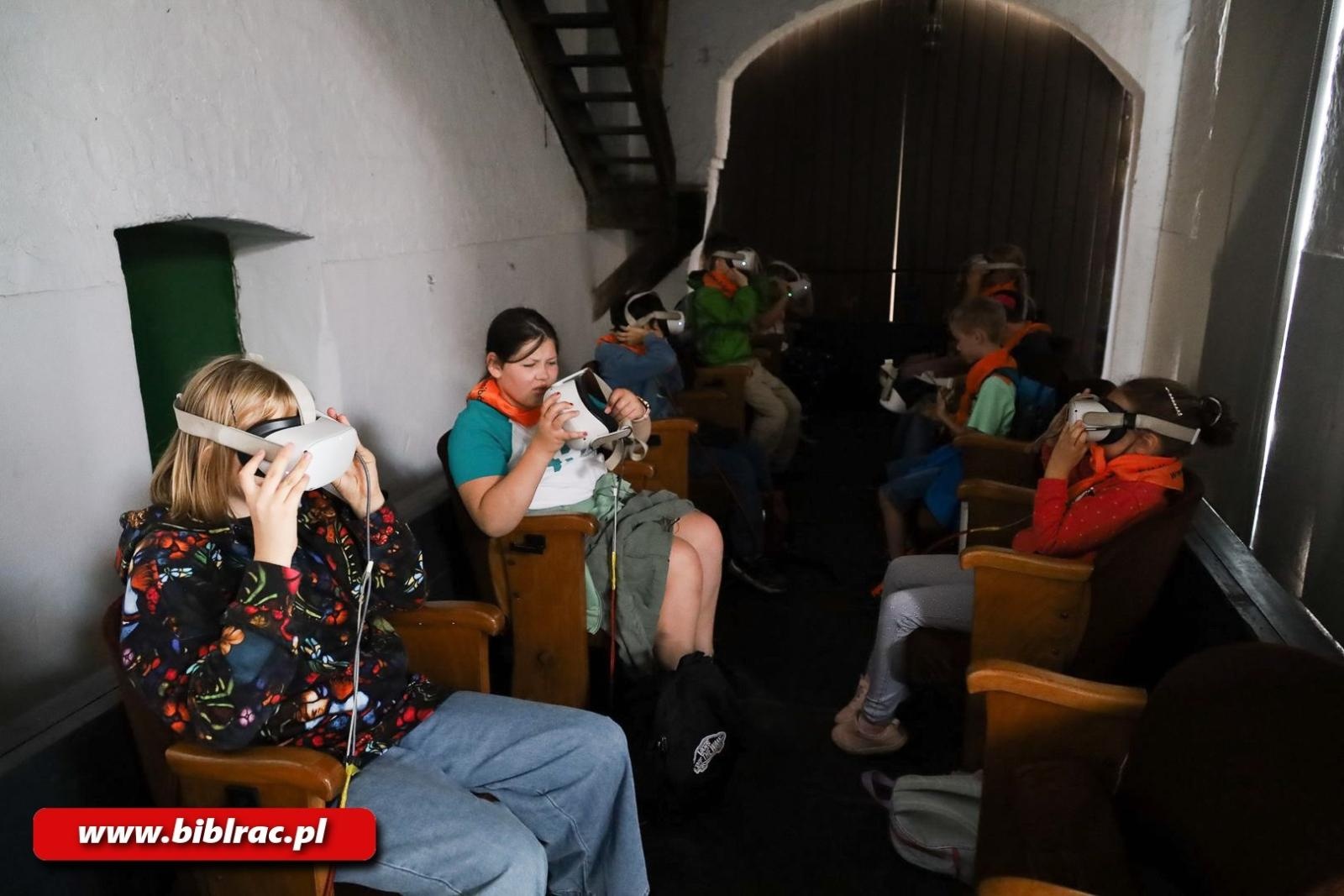 Zdjęcie w galerii na portalu naszraciborz.pl: Lokomotywownia, drezyny i ognisko – biblioteczna wyprawa do Rud wiadomości z regionu