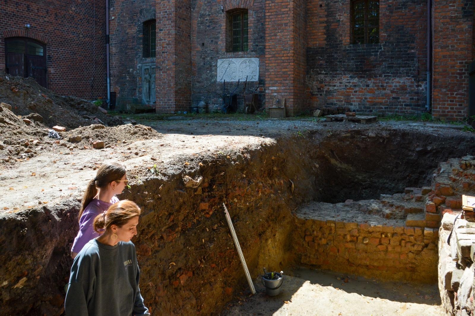 Zdjęcie w galerii na portalu naszraciborz.pl: Szczątki noworodków odkryto przy ul. Gimnazjalnej [FOTO i WIDEO] wiadomości z regionu