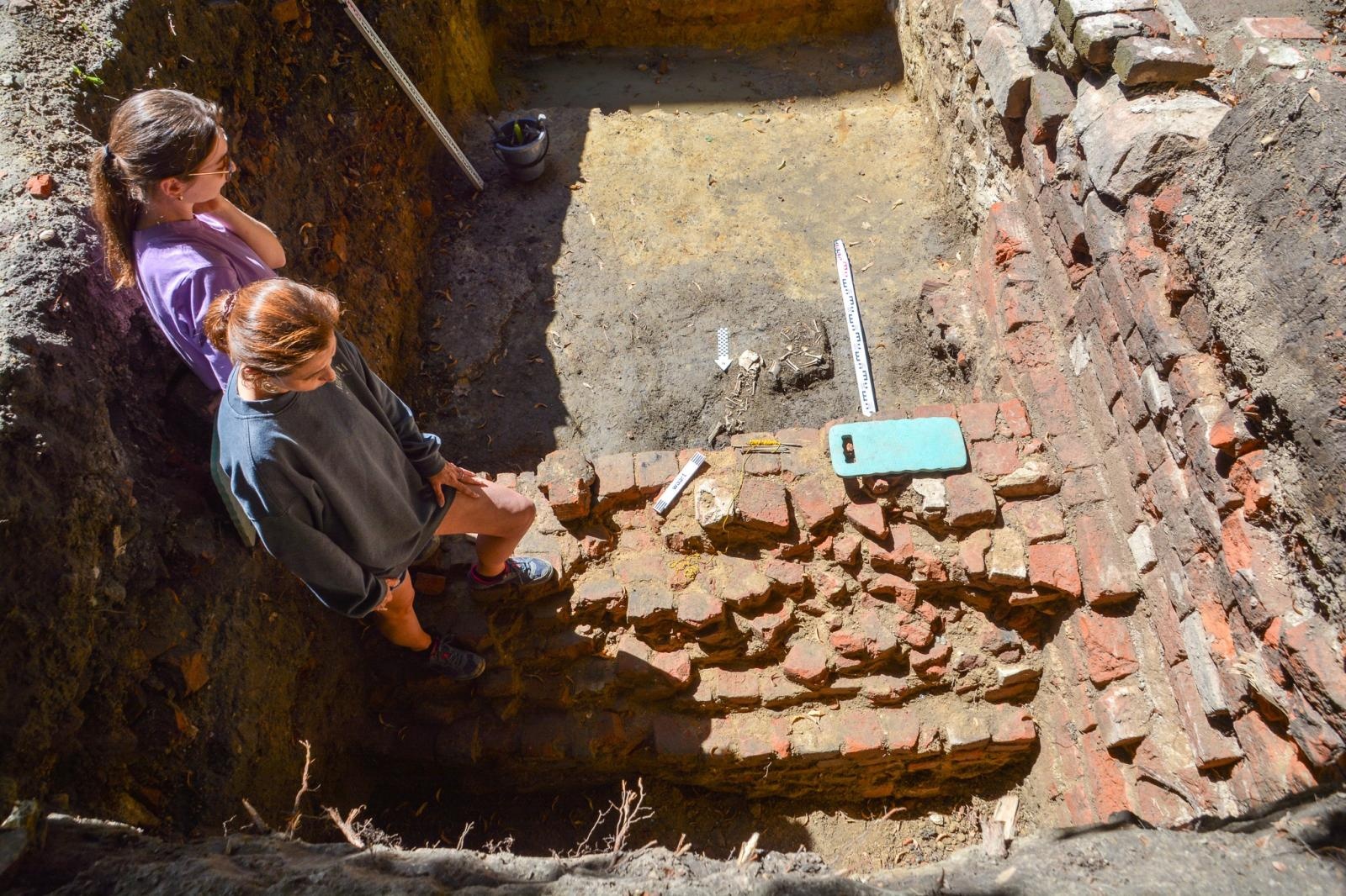 Zdjęcie w galerii na portalu naszraciborz.pl: Szczątki noworodków odkryto przy ul. Gimnazjalnej [FOTO i WIDEO] wiadomości z regionu
