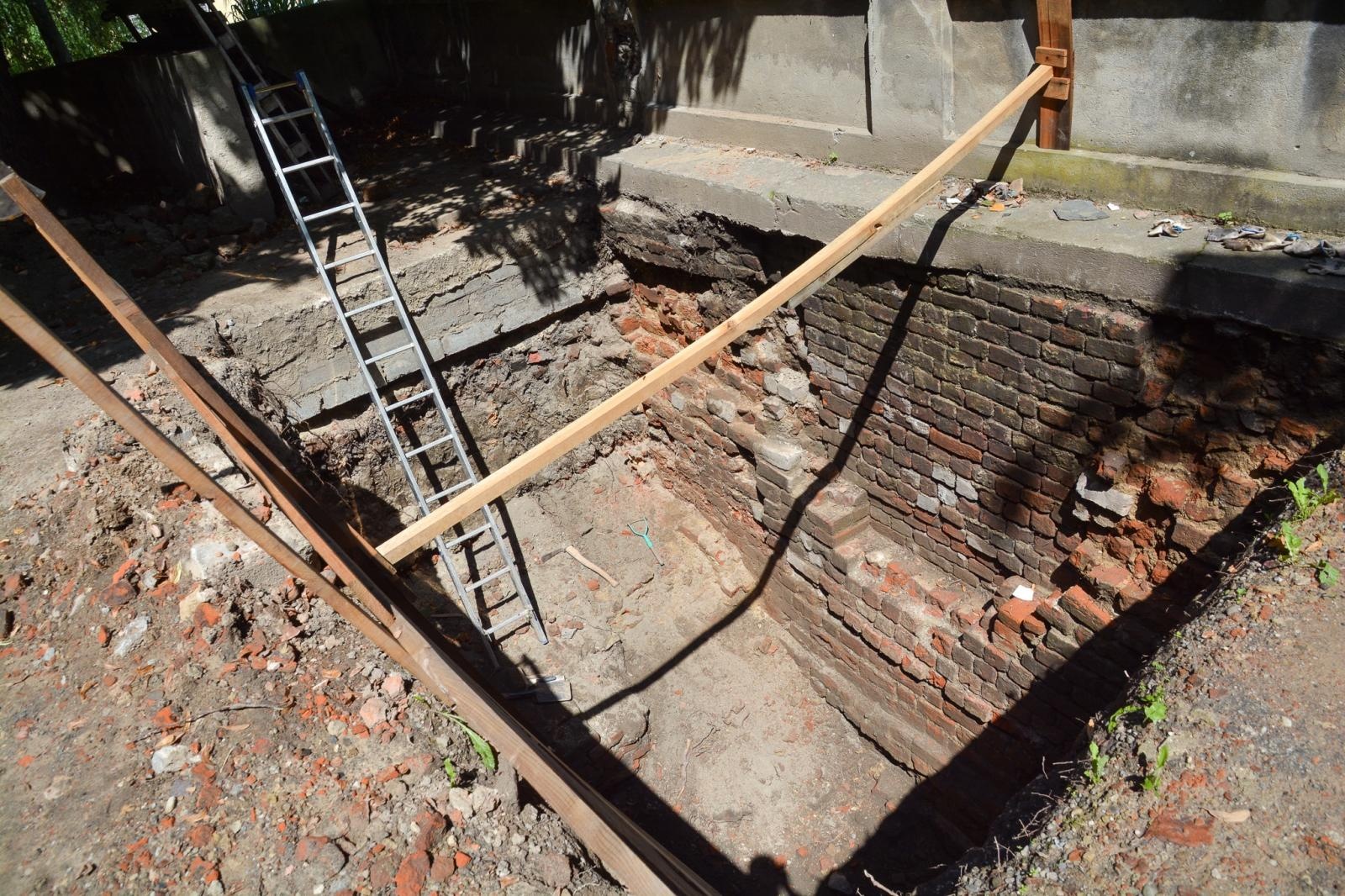 Zdjęcie w galerii na portalu naszraciborz.pl: Szczątki noworodków odkryto przy ul. Gimnazjalnej [FOTO i WIDEO] wiadomości z regionu