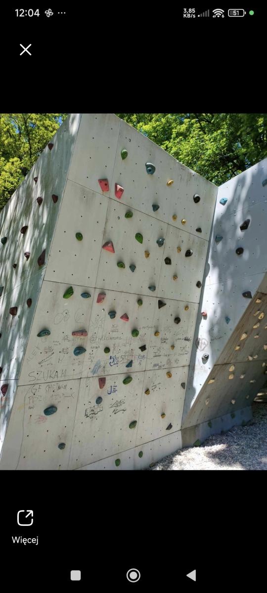 Zdjęcie w galerii na portalu naszraciborz.pl: Skałka wspinaczkowa nad Odrą do poprawki. Mieszkaniec apeluje, urząd reaguje wiadomości z regionu