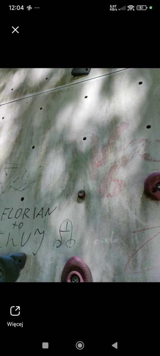 Zdjęcie w galerii na portalu naszraciborz.pl: Skałka wspinaczkowa nad Odrą do poprawki. Mieszkaniec apeluje, urząd reaguje wiadomości z regionu