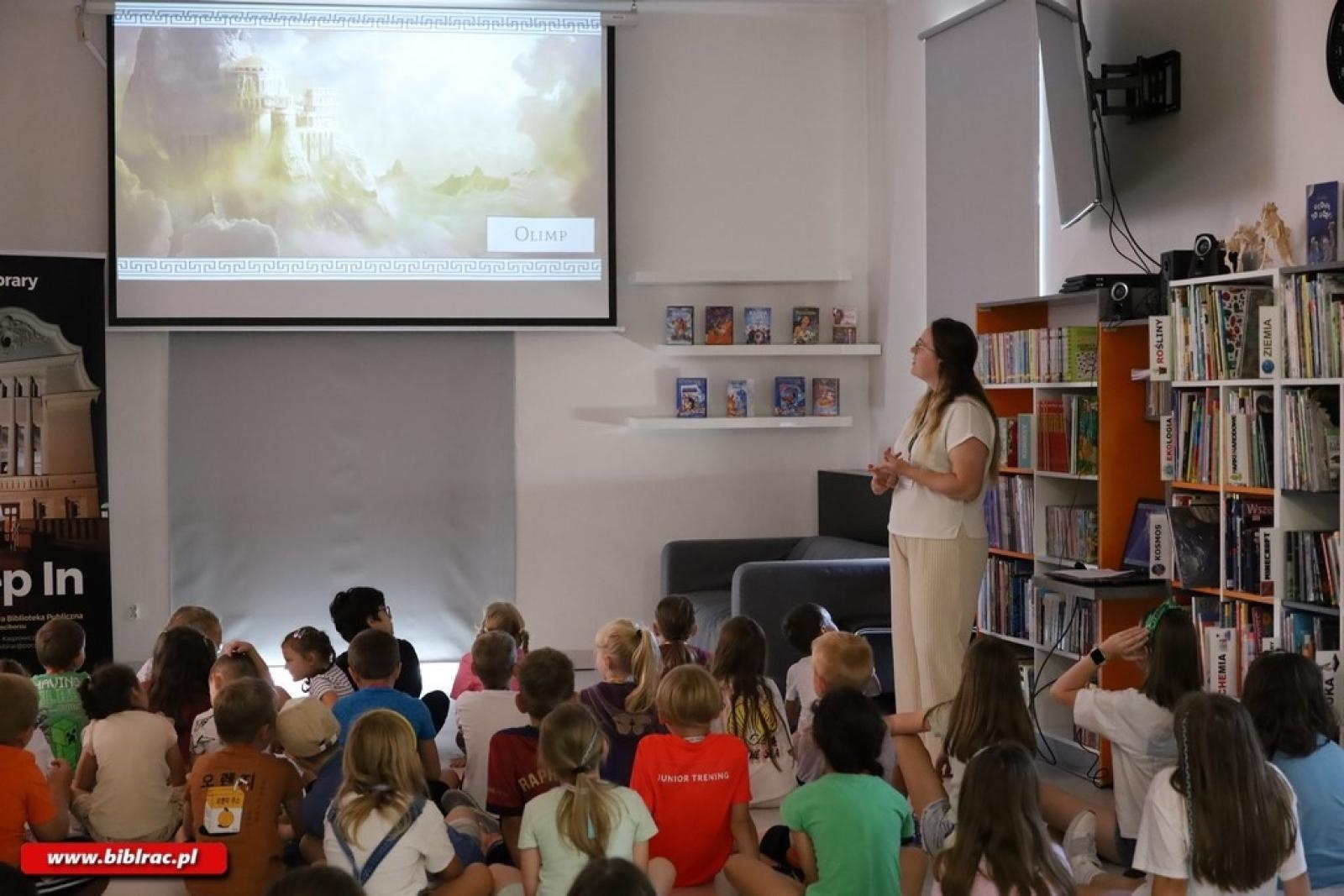 Zdjęcie w galerii na portalu naszraciborz.pl: Lato z Biblioteką – wakacyjne podróże od mitów po legendy wiadomości z regionu