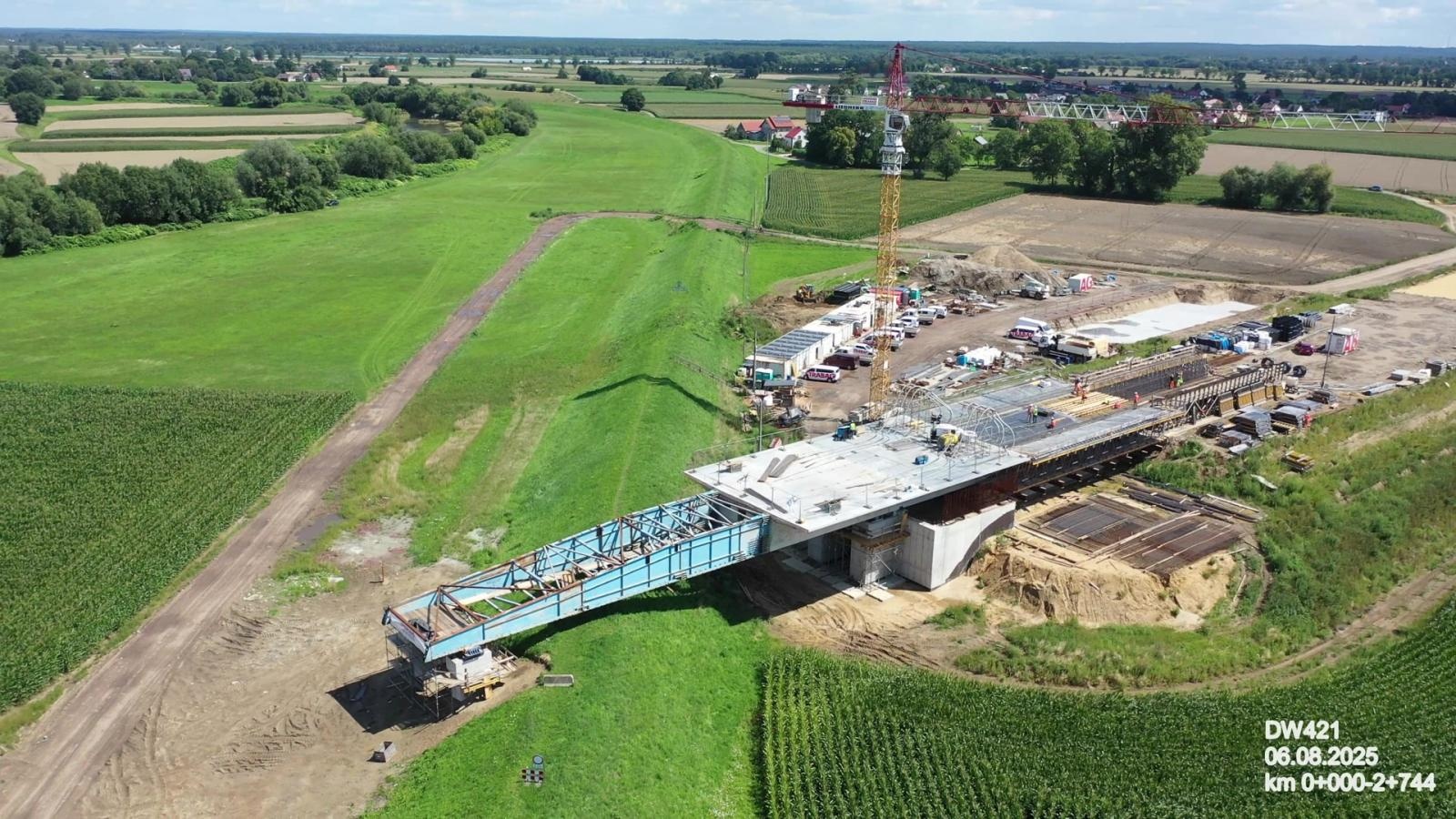 Zdjęcie w galerii na portalu naszraciborz.pl: Most nad Odrą w ciągu drogi wojewódzkiej 421 – postęp prac sięgnął 60%. W galerii najnowsze zdjęcia z placu budowy wiadomości z regionu