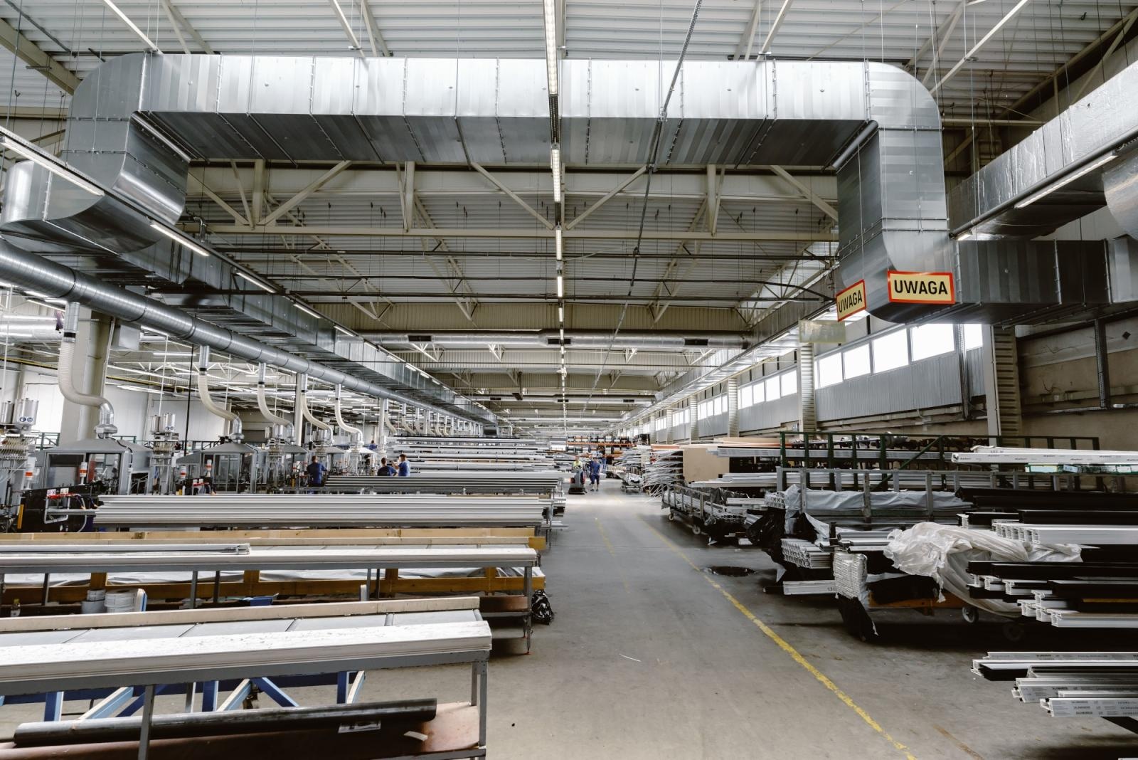 Zdjęcie w galerii na portalu naszraciborz.pl: Komunikat Eko-Okien w sprawie zdarzenia w hali nr 4. Ewakuowano z niej pracowników, siedmiu trafiło do szpitala wiadomości z regionu