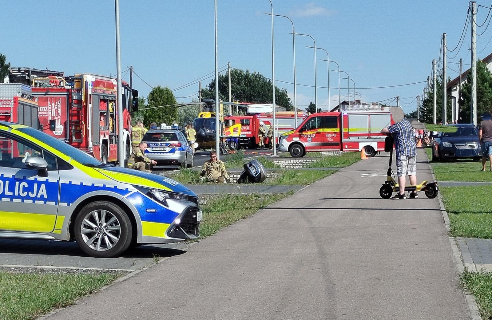 Zdjęcie w galerii na portalu naszraciborz.pl: Wypadek w Kornowacu. Pasażerka motocykla trafiła do szpitala śmigłowcem wiadomości z regionu