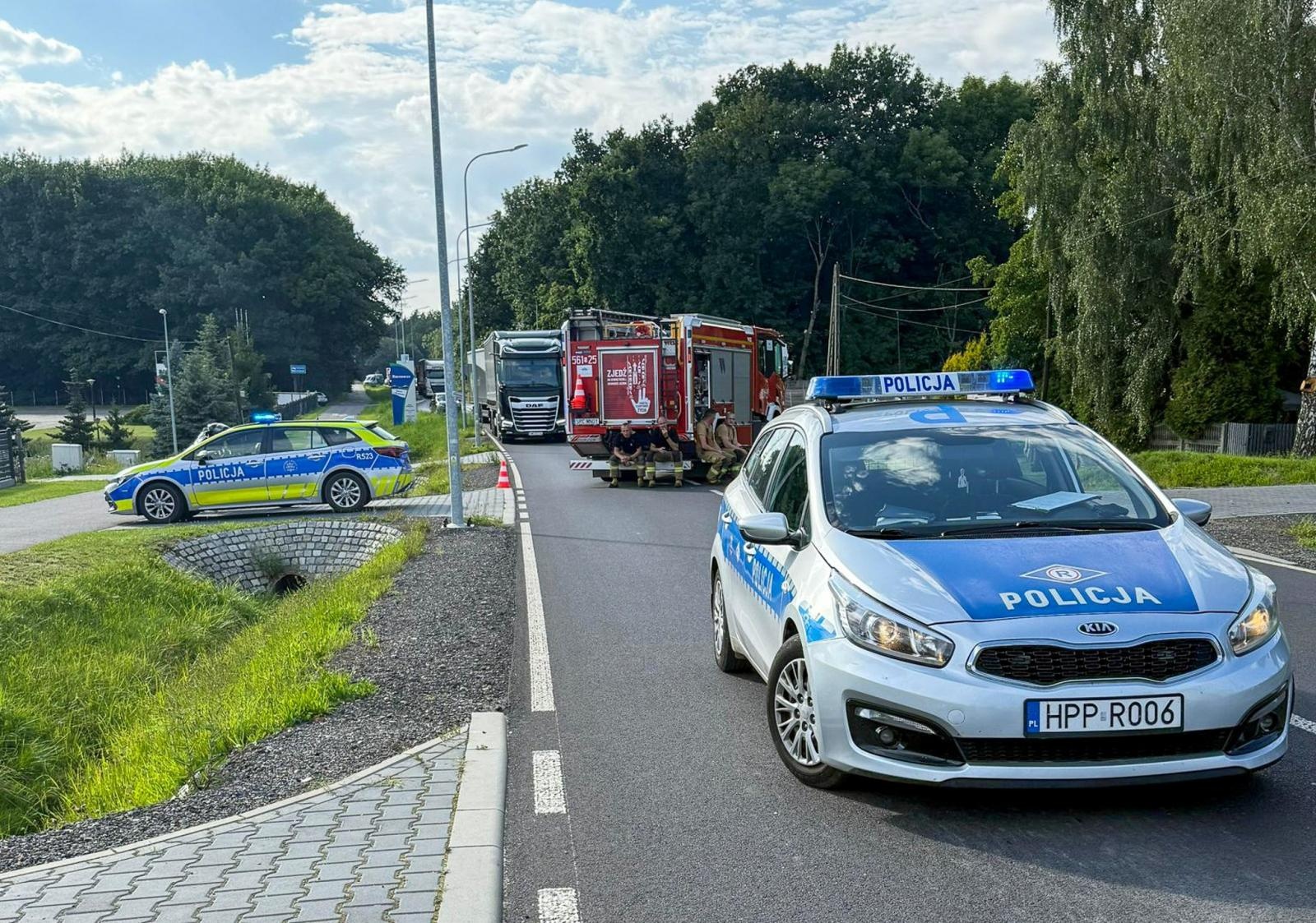 Zdjęcie w galerii na portalu naszraciborz.pl: Wypadek w Kornowacu. Pasażerka motocykla trafiła do szpitala śmigłowcem wiadomości z regionu