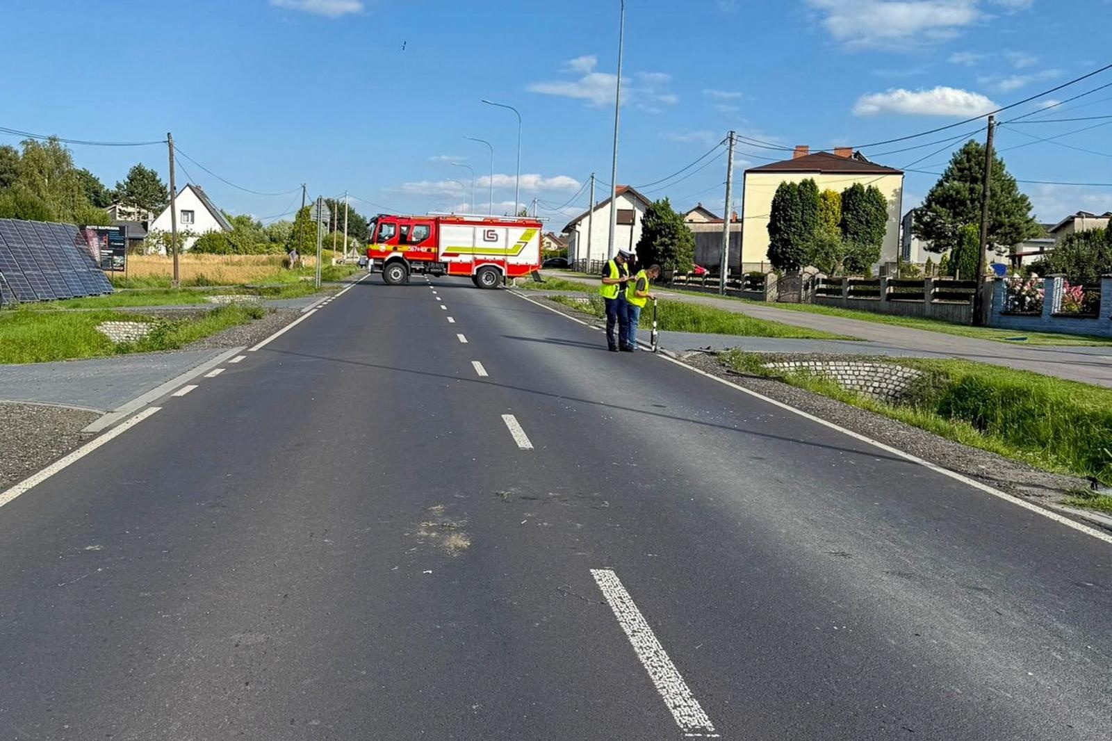 Zdjęcie w galerii na portalu naszraciborz.pl: Wypadek w Kornowacu. Pasażerka motocykla trafiła do szpitala śmigłowcem wiadomości z regionu