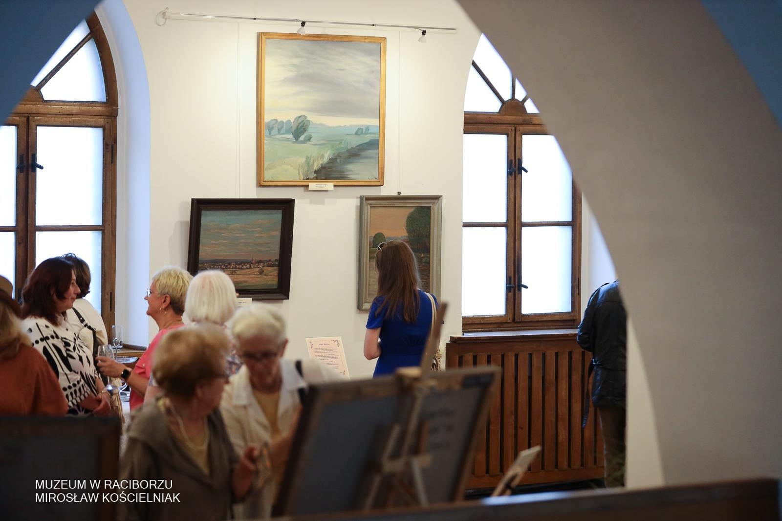Zdjęcie w galerii na portalu naszraciborz.pl: Racibórz w oczach artystów – wernisaż Racibórz Malowany w muzealnych murach wiadomości z regionu