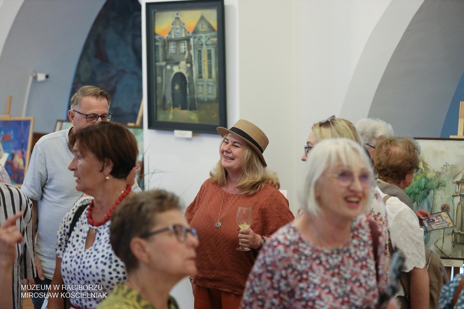 Zdjęcie w galerii na portalu naszraciborz.pl: Racibórz w oczach artystów – wernisaż Racibórz Malowany w muzealnych murach wiadomości z regionu