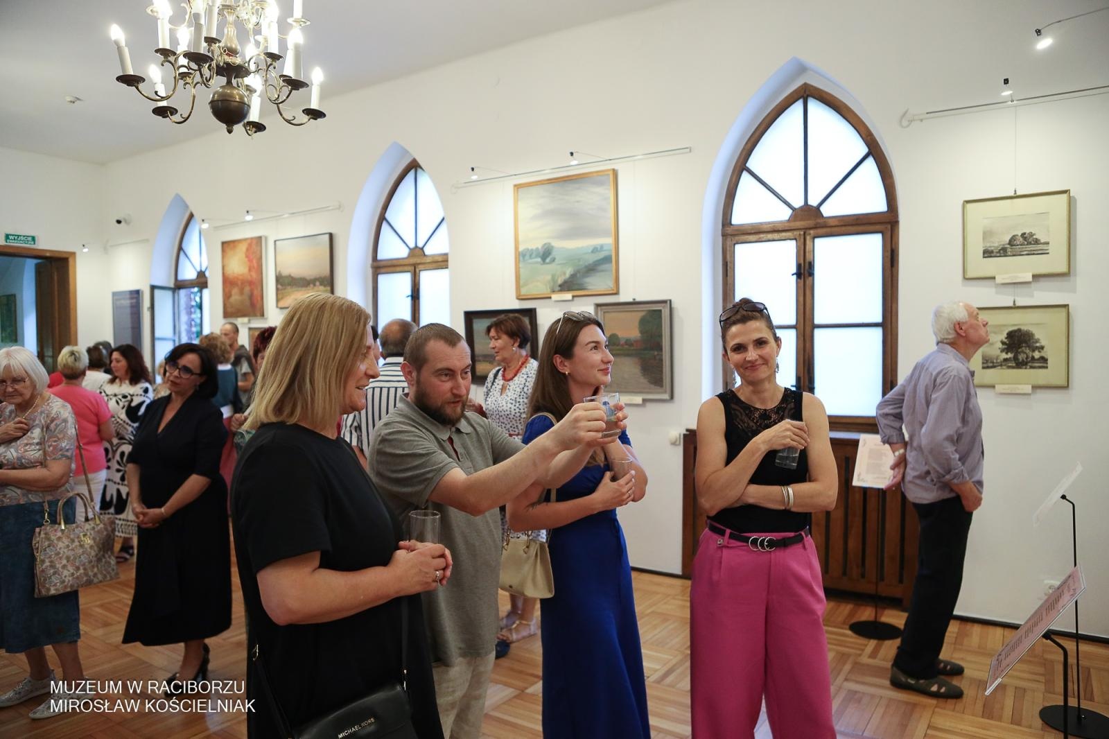 Zdjęcie w galerii na portalu naszraciborz.pl: Racibórz w oczach artystów – wernisaż Racibórz Malowany w muzealnych murach wiadomości z regionu