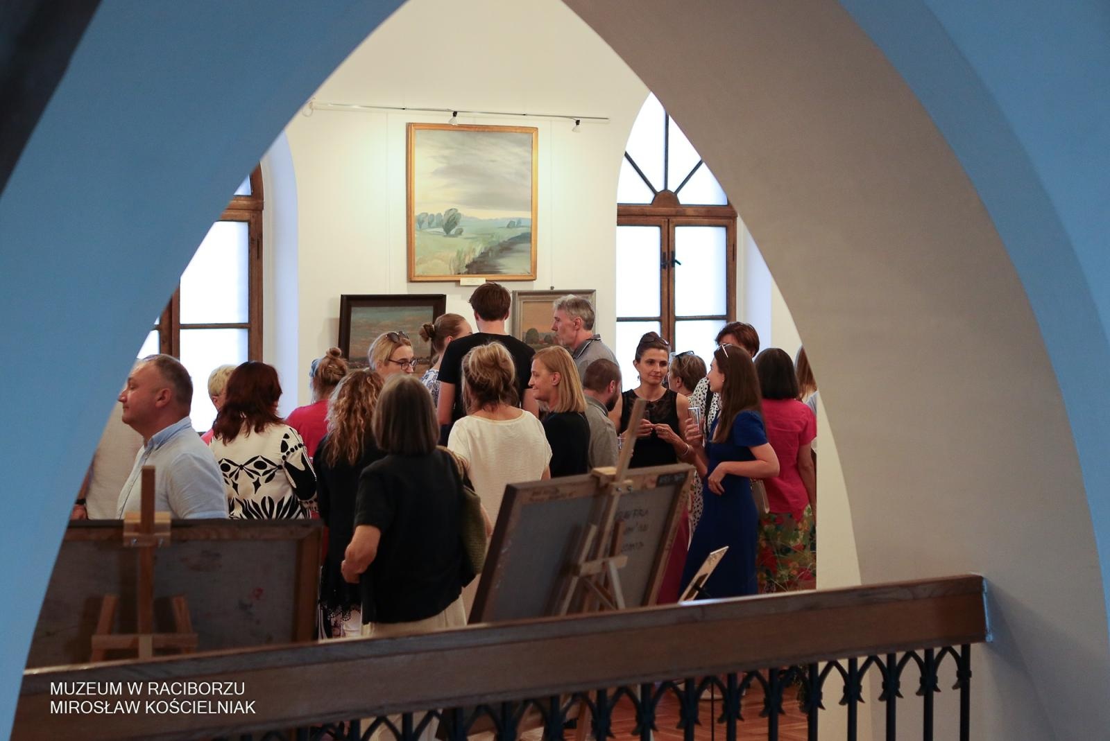 Zdjęcie w galerii na portalu naszraciborz.pl: Racibórz w oczach artystów – wernisaż Racibórz Malowany w muzealnych murach wiadomości z regionu