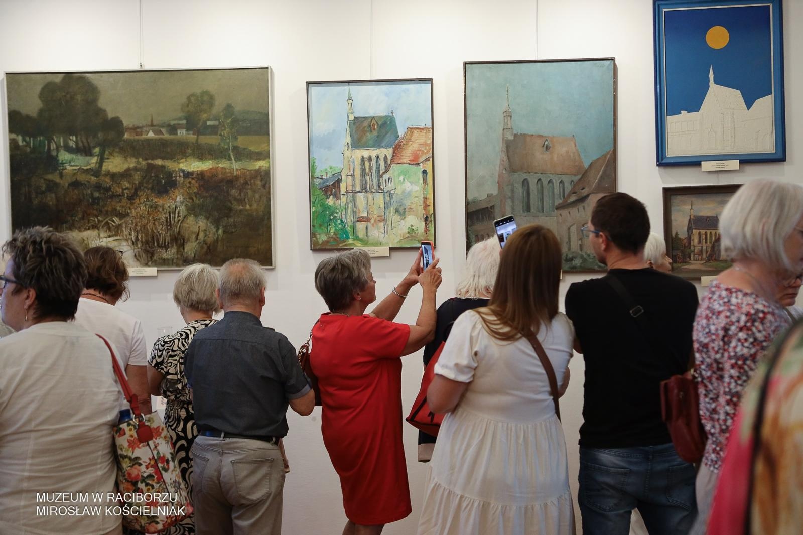 Zdjęcie w galerii na portalu naszraciborz.pl: Racibórz w oczach artystów – wernisaż Racibórz Malowany w muzealnych murach wiadomości z regionu