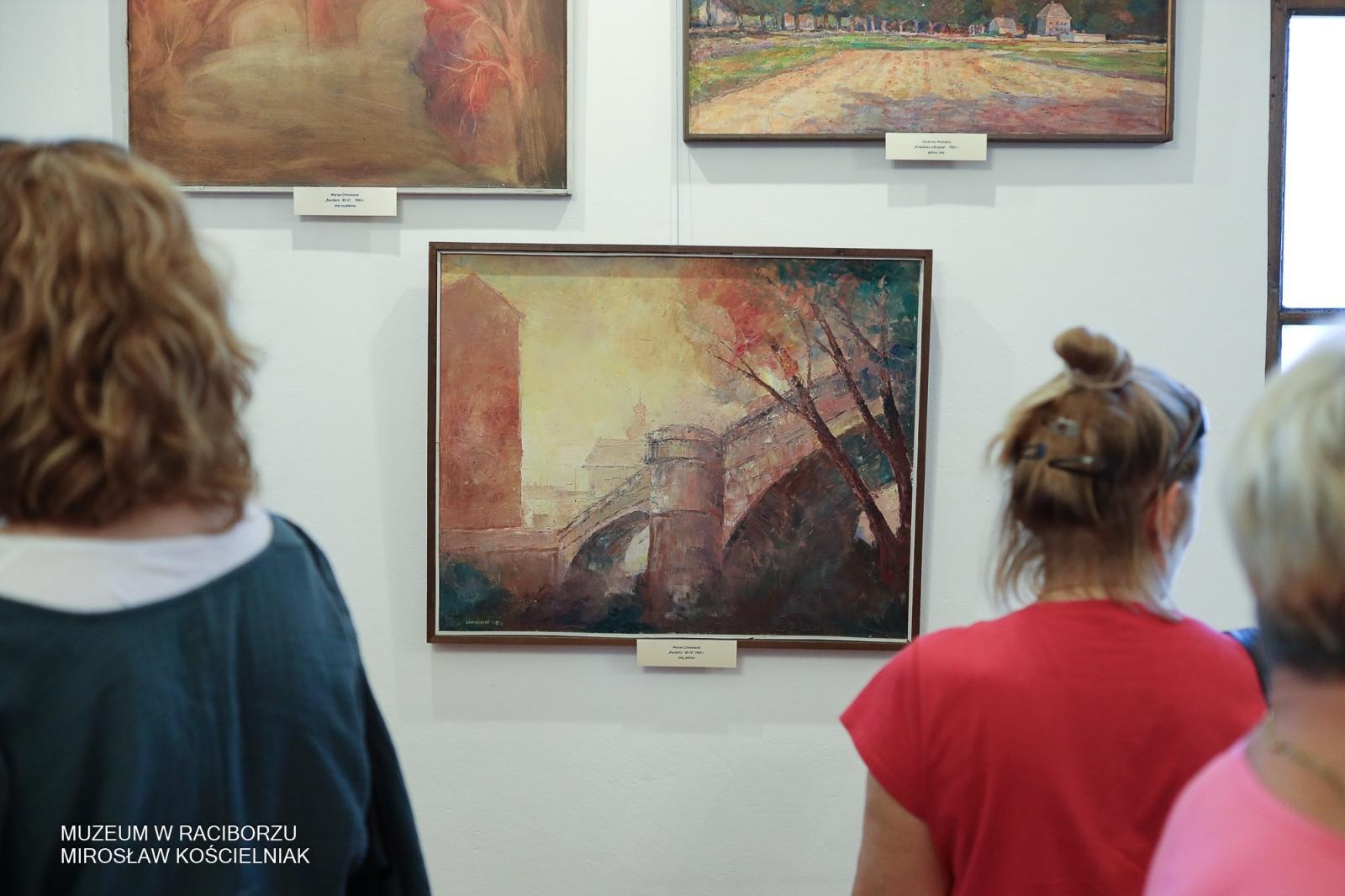 Zdjęcie w galerii na portalu naszraciborz.pl: Racibórz w oczach artystów – wernisaż Racibórz Malowany w muzealnych murach wiadomości z regionu