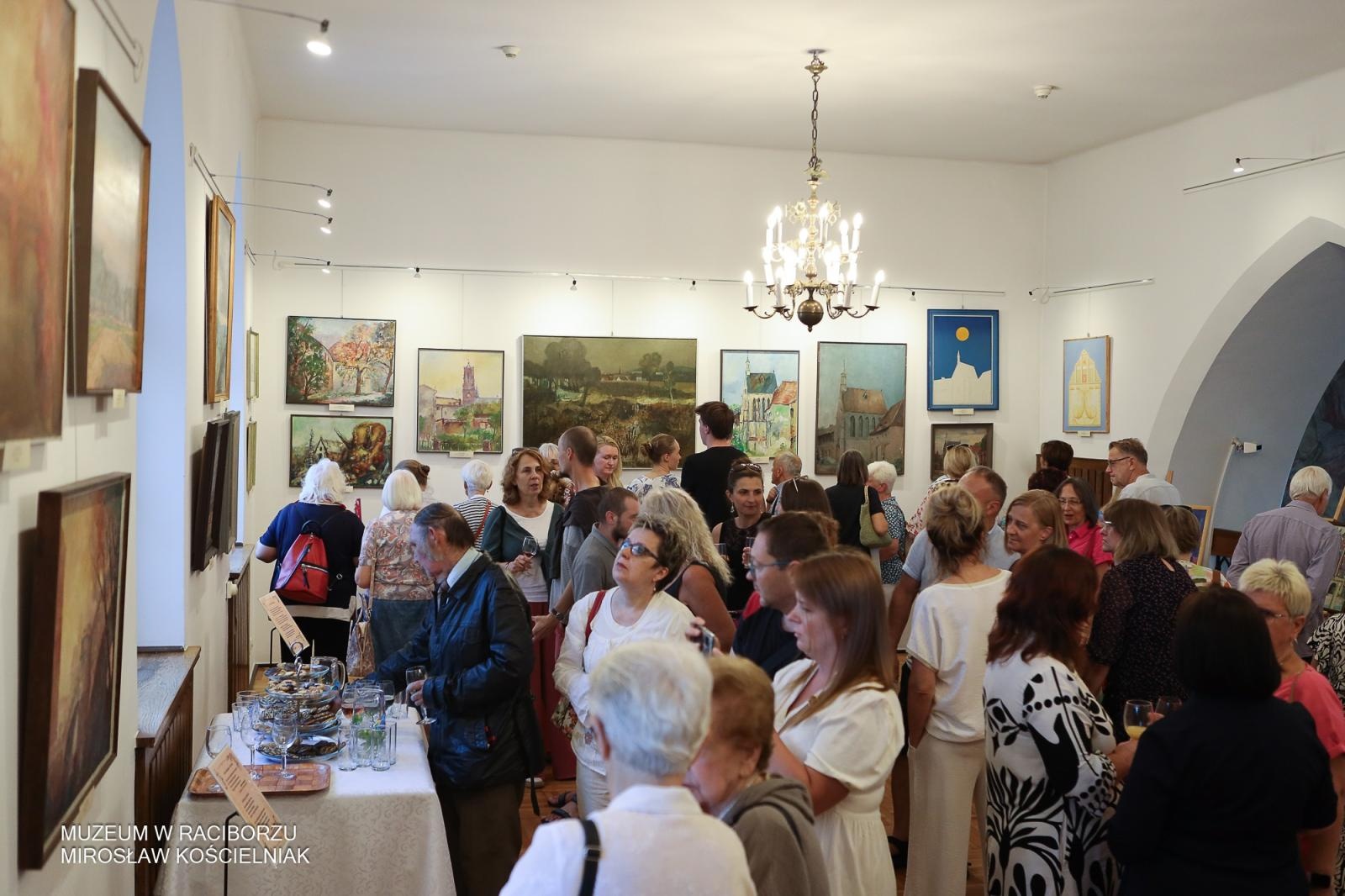Zdjęcie w galerii na portalu naszraciborz.pl: Racibórz w oczach artystów – wernisaż Racibórz Malowany w muzealnych murach wiadomości z regionu