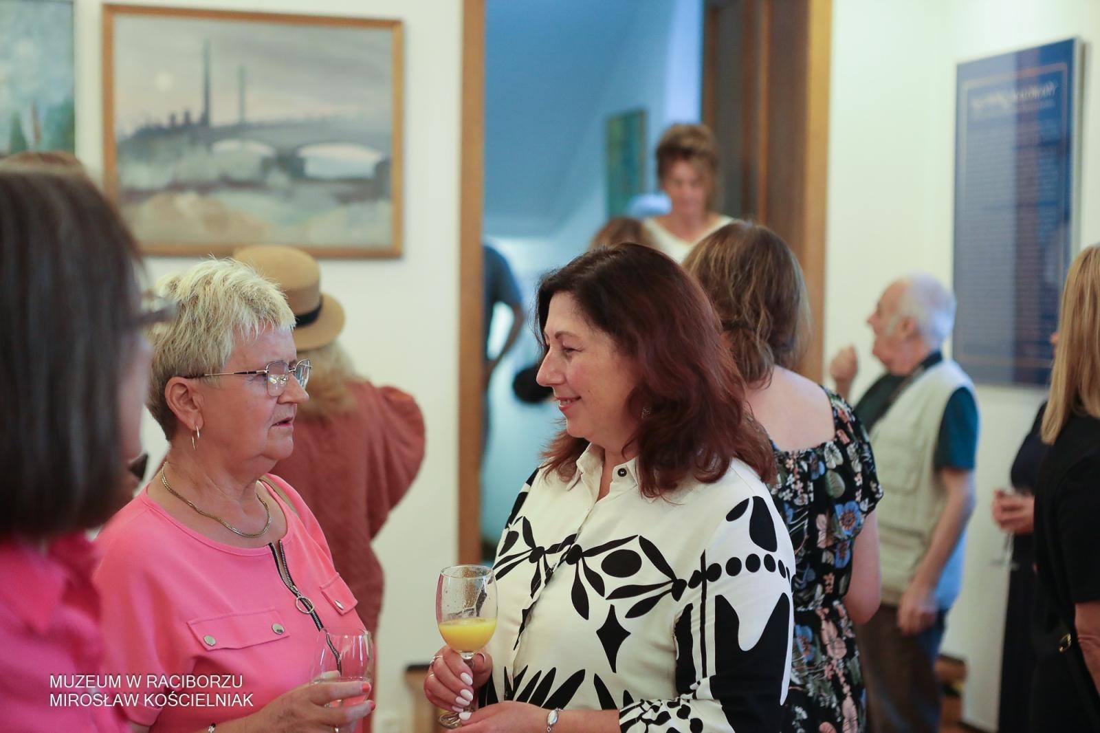 Zdjęcie w galerii na portalu naszraciborz.pl: Racibórz w oczach artystów – wernisaż Racibórz Malowany w muzealnych murach wiadomości z regionu