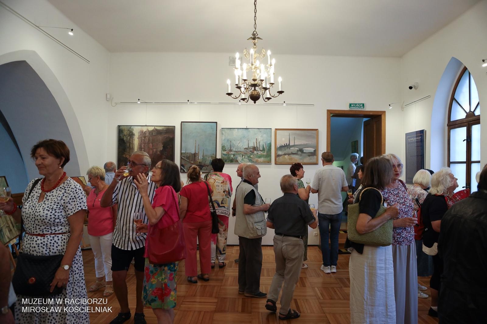 Zdjęcie w galerii na portalu naszraciborz.pl: Racibórz w oczach artystów – wernisaż Racibórz Malowany w muzealnych murach wiadomości z regionu