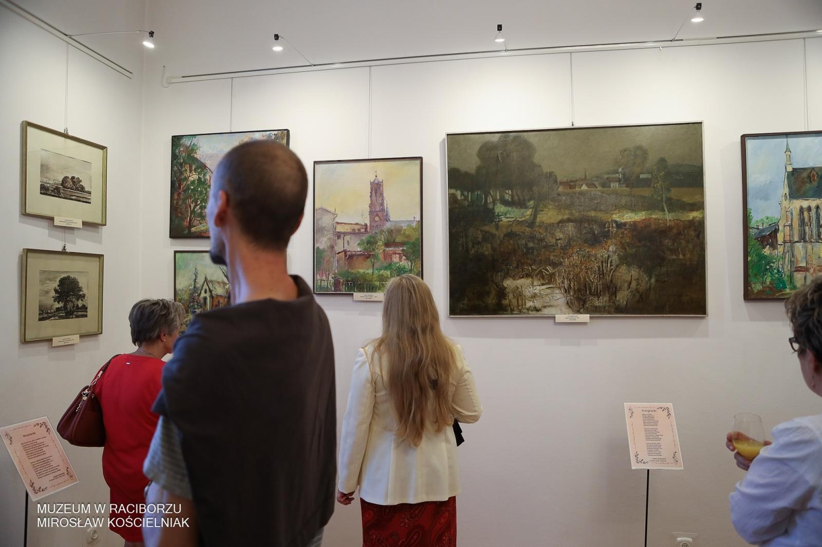 Zdjęcie w galerii na portalu naszraciborz.pl: Racibórz w oczach artystów – wernisaż Racibórz Malowany w muzealnych murach wiadomości z regionu