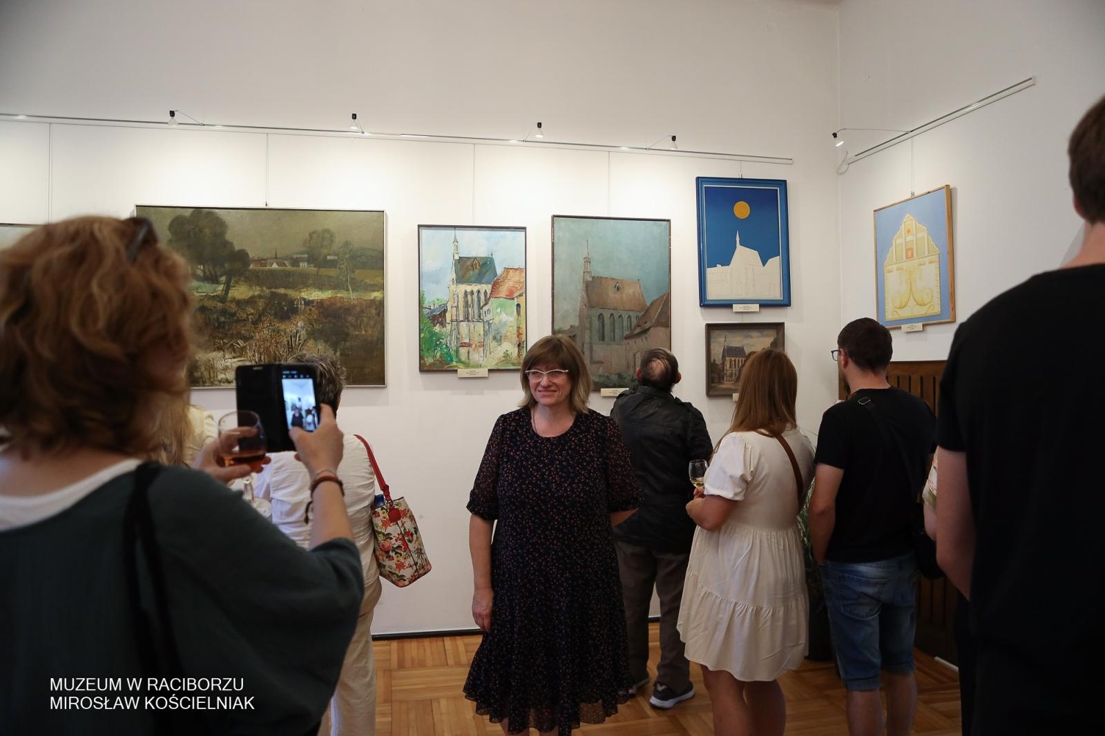 Zdjęcie w galerii na portalu naszraciborz.pl: Racibórz w oczach artystów – wernisaż Racibórz Malowany w muzealnych murach wiadomości z regionu