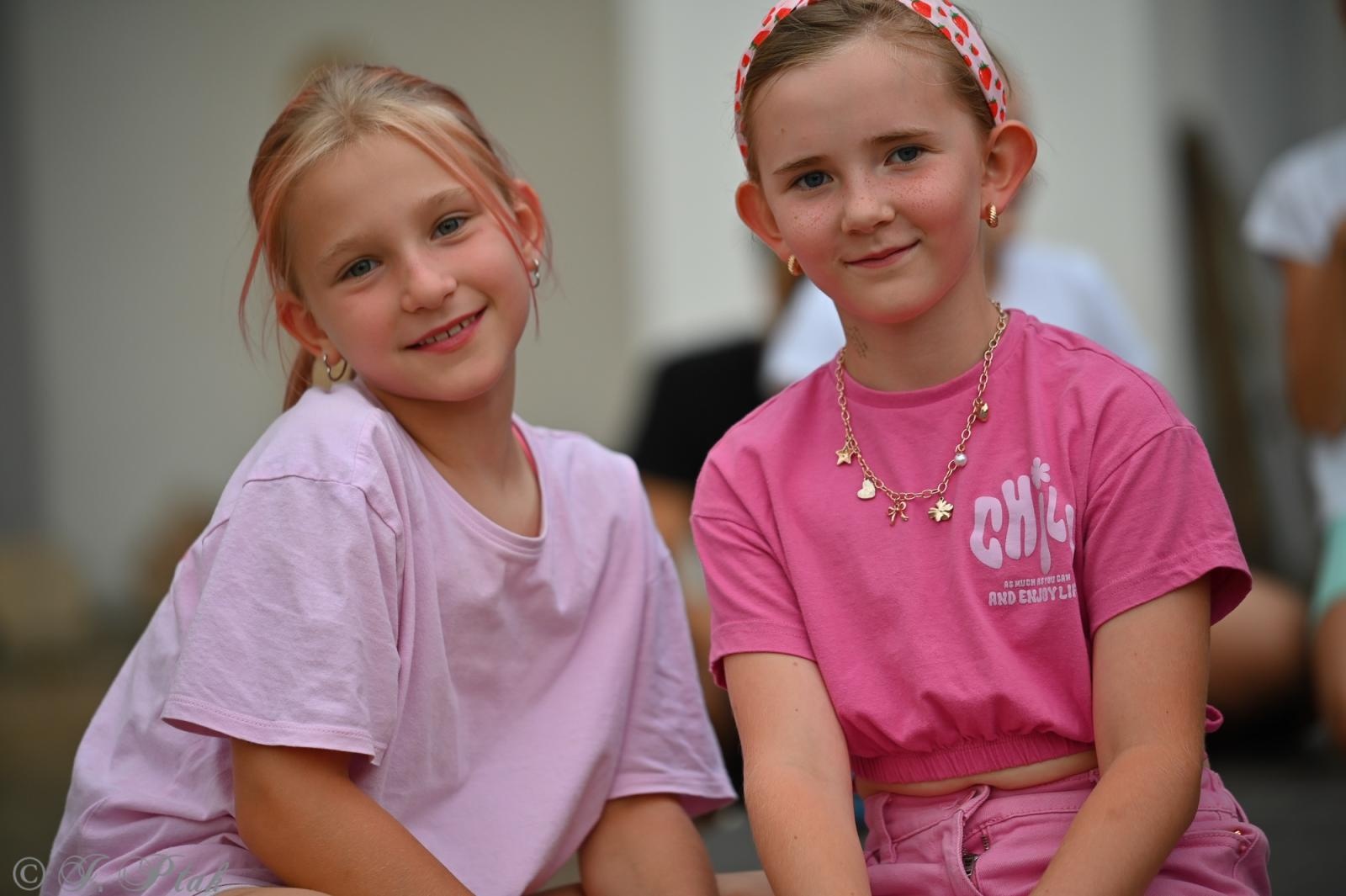 Zdjęcie w galerii na portalu naszraciborz.pl: Magia, rywalizacja i siostrzana więź – Teatr Formalina na dziedzińcu Zamku Piastowskiego wiadomości z regionu