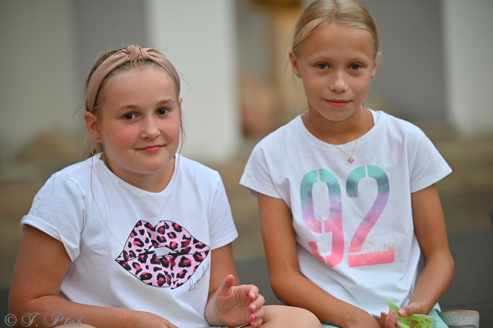 Zdjęcie w galerii na portalu naszraciborz.pl: Magia, rywalizacja i siostrzana więź – Teatr Formalina na dziedzińcu Zamku Piastowskiego wiadomości z regionu