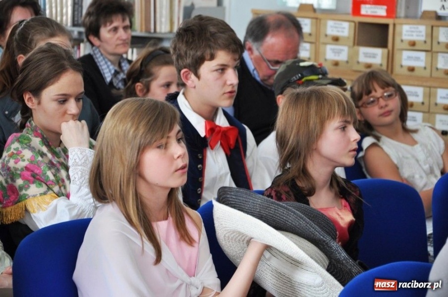 Zdjęcie w galerii na portalu naszraciborz.pl: Łosprawiali po naszymu wiadomości z regionu