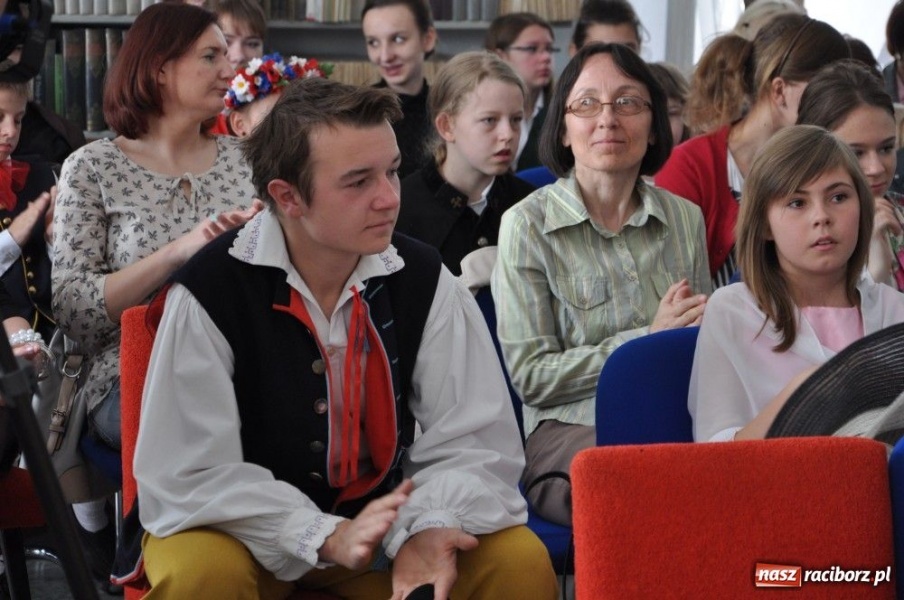 Zdjęcie w galerii na portalu naszraciborz.pl: Łosprawiali po naszymu wiadomości z regionu