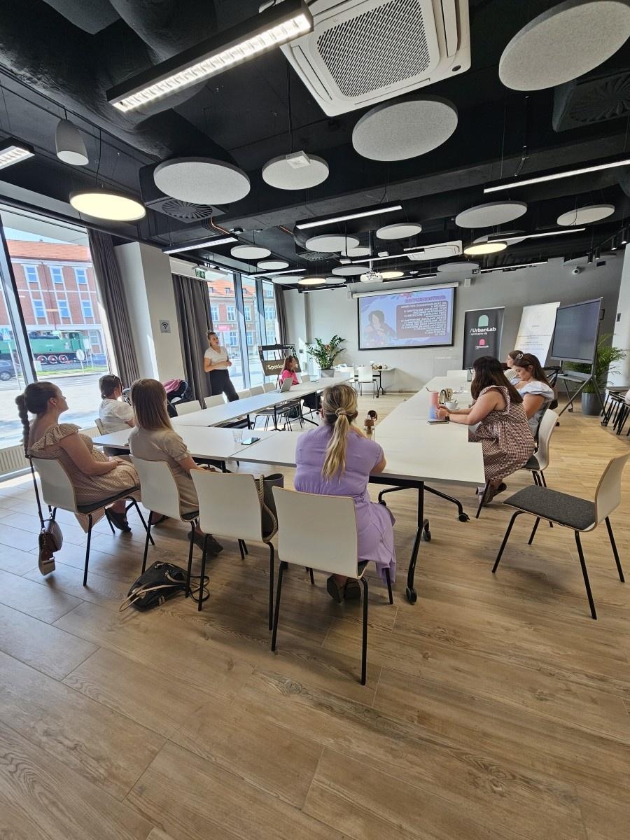 Zdjęcie w galerii na portalu naszraciborz.pl: Wsparcie, bliskość i edukacja – spotkanie z okazji Światowego Tygodnia Karmienia Piersią w Urban Lab wiadomości z regionu